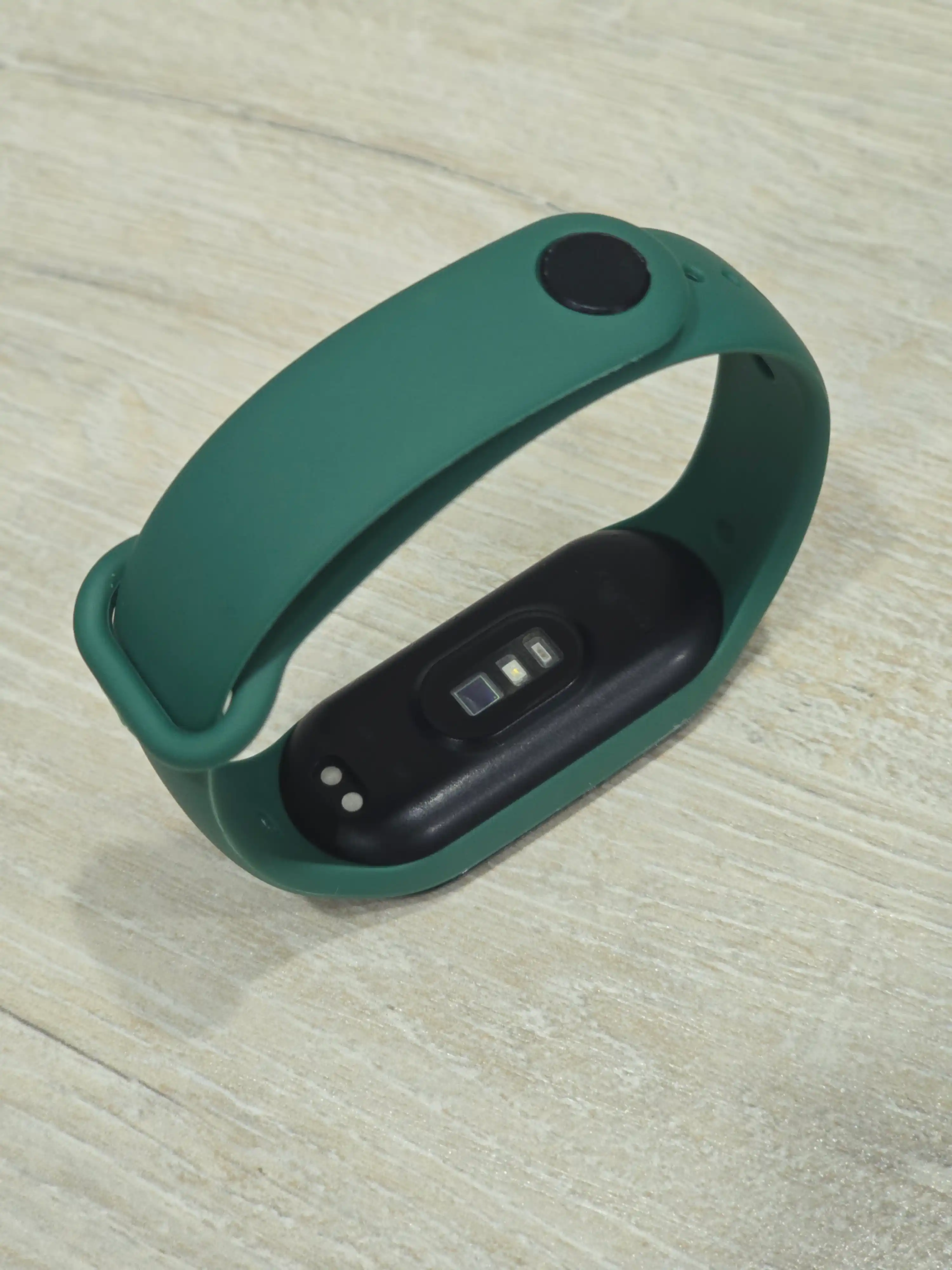 Xiaomi Mi Band 5, 6, 7 uchun silikon tasma