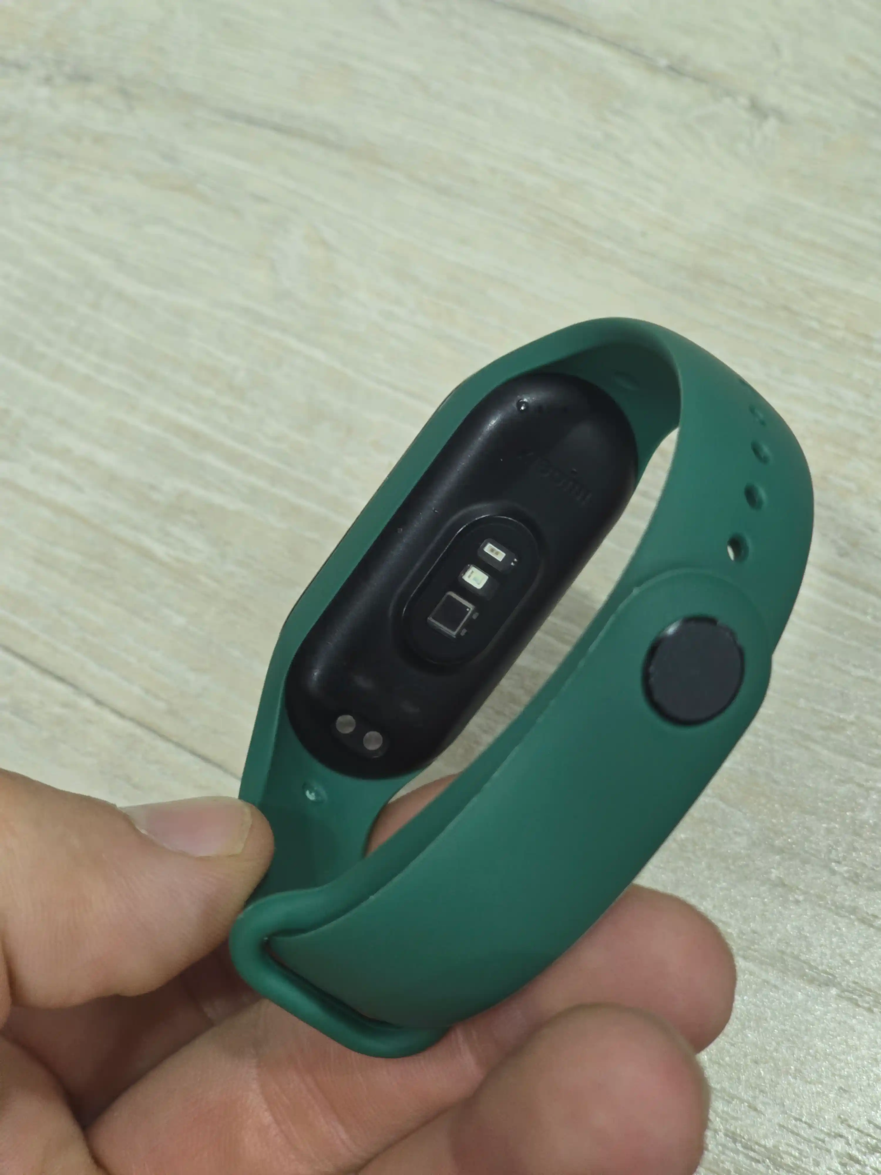 Xiaomi Mi Band 5, 6, 7 uchun silikon tasma
