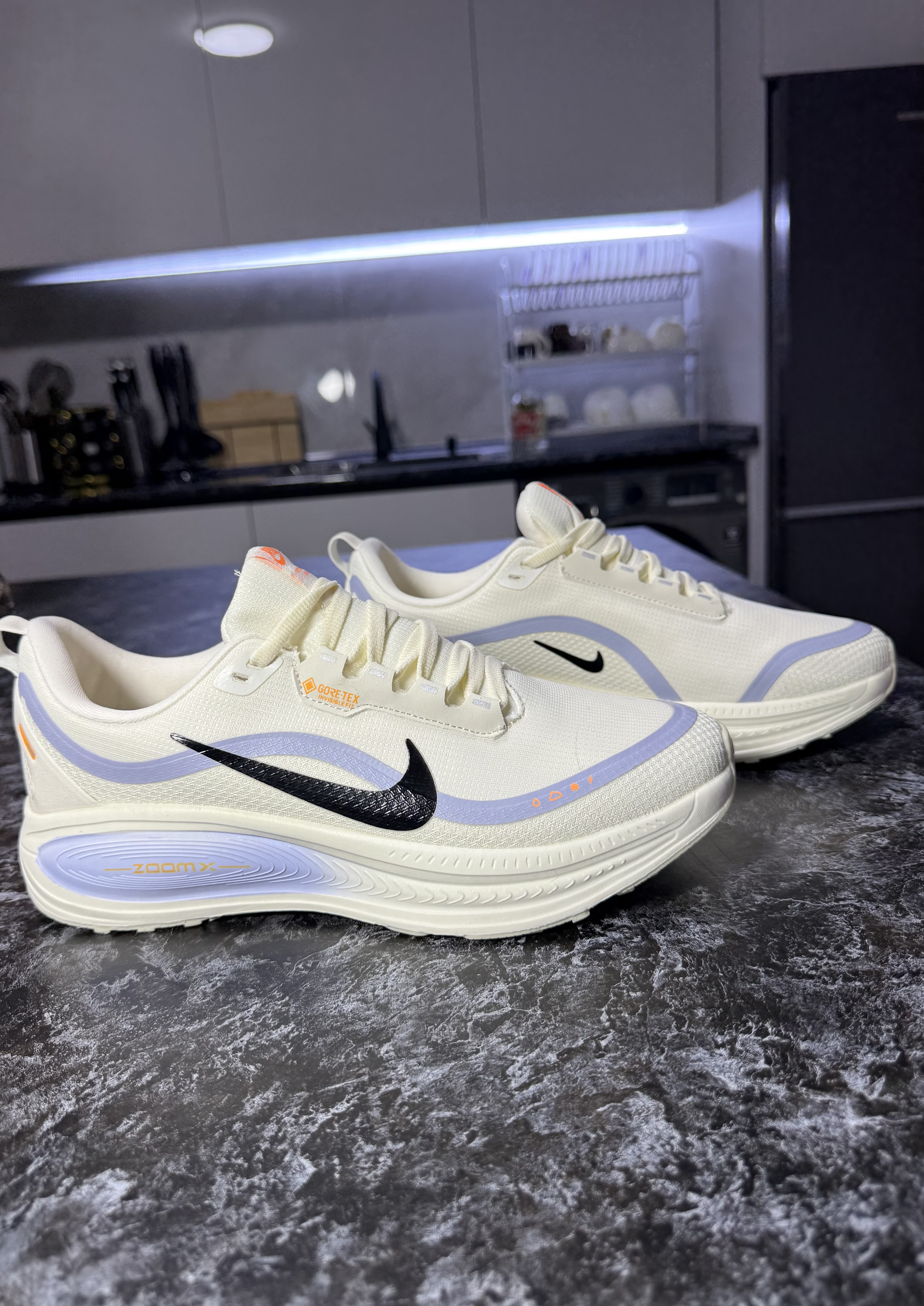 Nike Air, Max, ZoomX krossovkalari, 1 o‘lcham kattaroq olish tavsiya etiladi