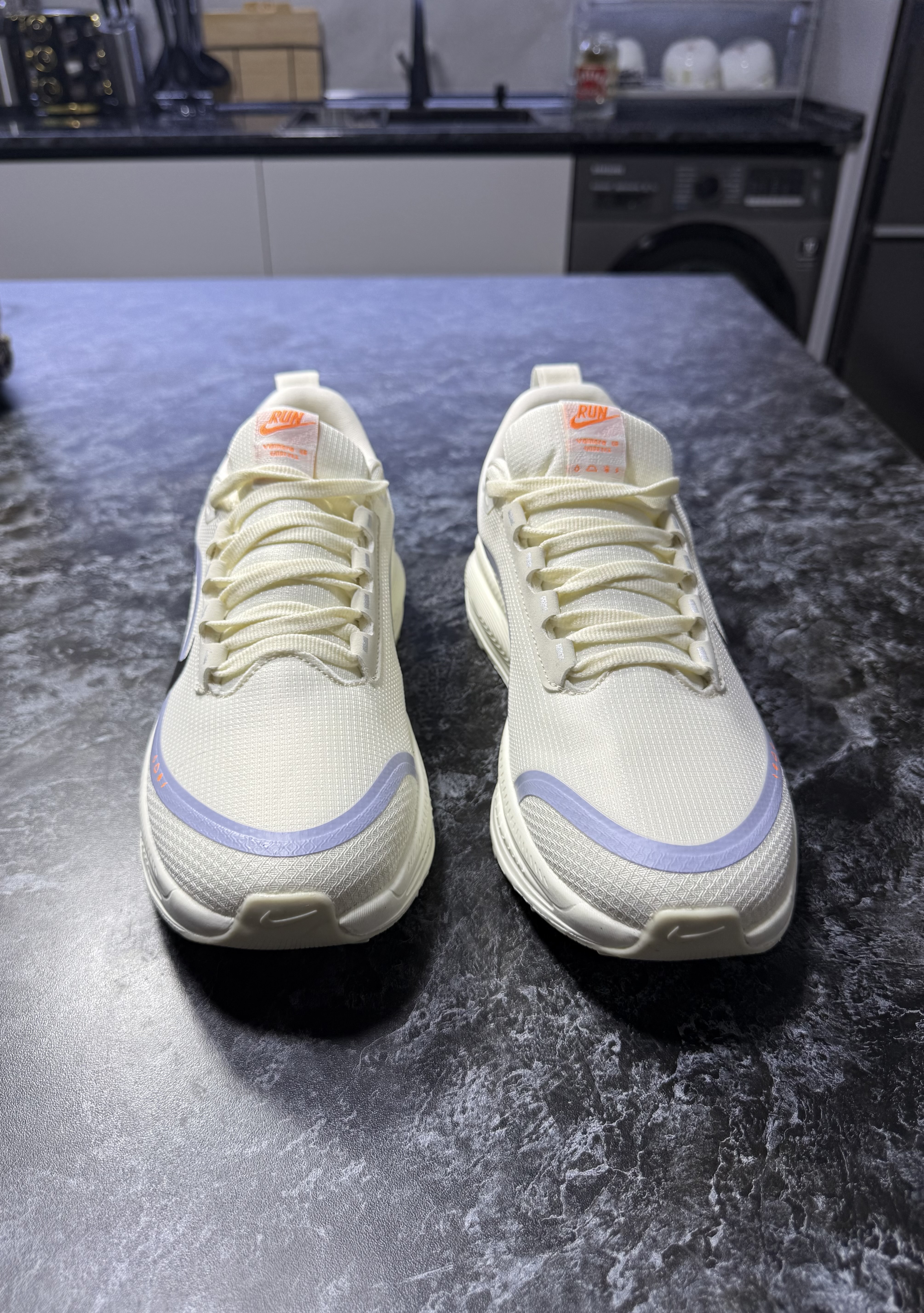 Nike Air, Max, ZoomX krossovkalari, 1 o‘lcham kattaroq olish tavsiya etiladi