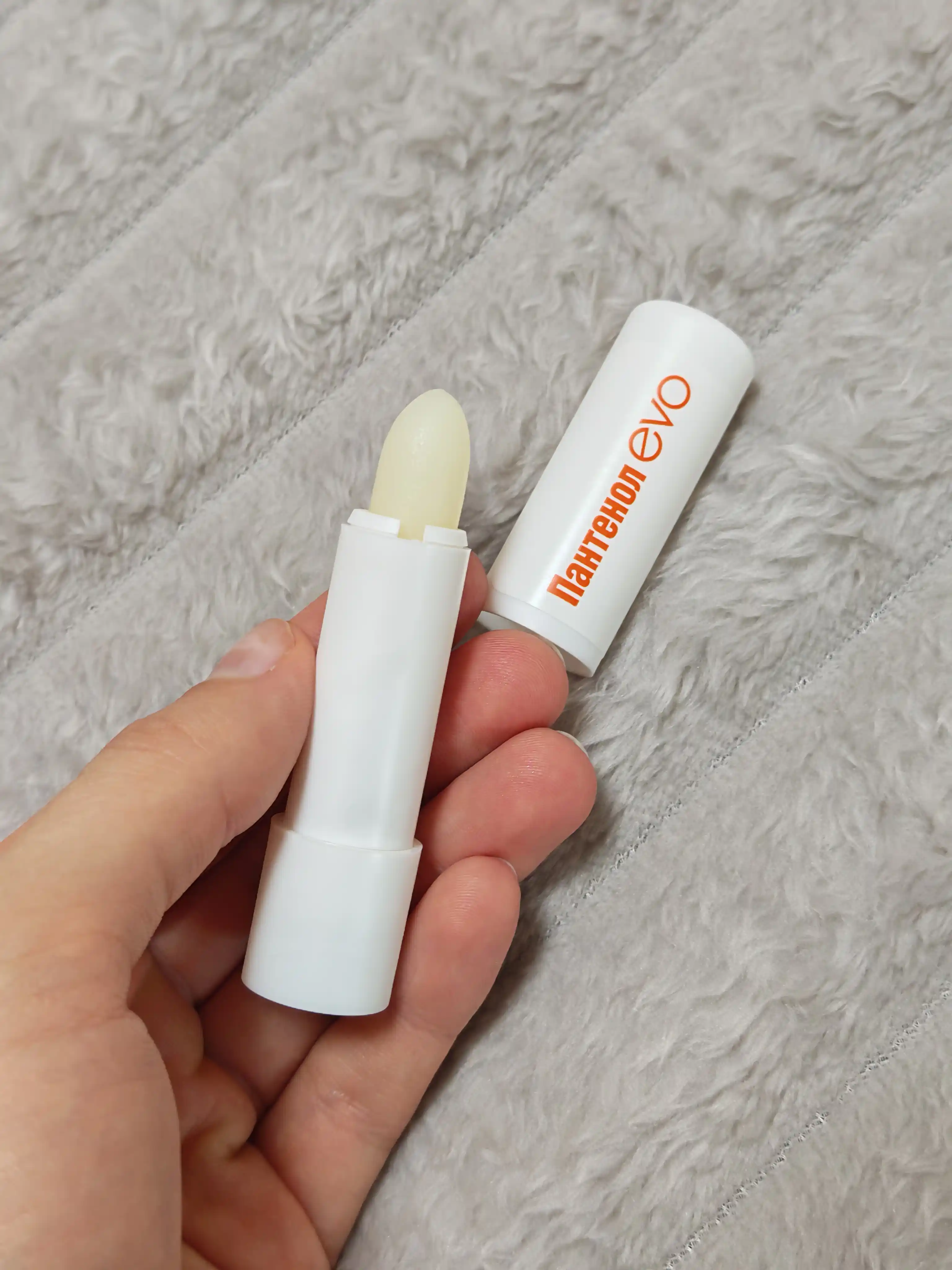Quruq va shamollagan lab terisi uchun "Pantenol EVO" gigiyenik lab bo‘yog‘i, 2,8 g