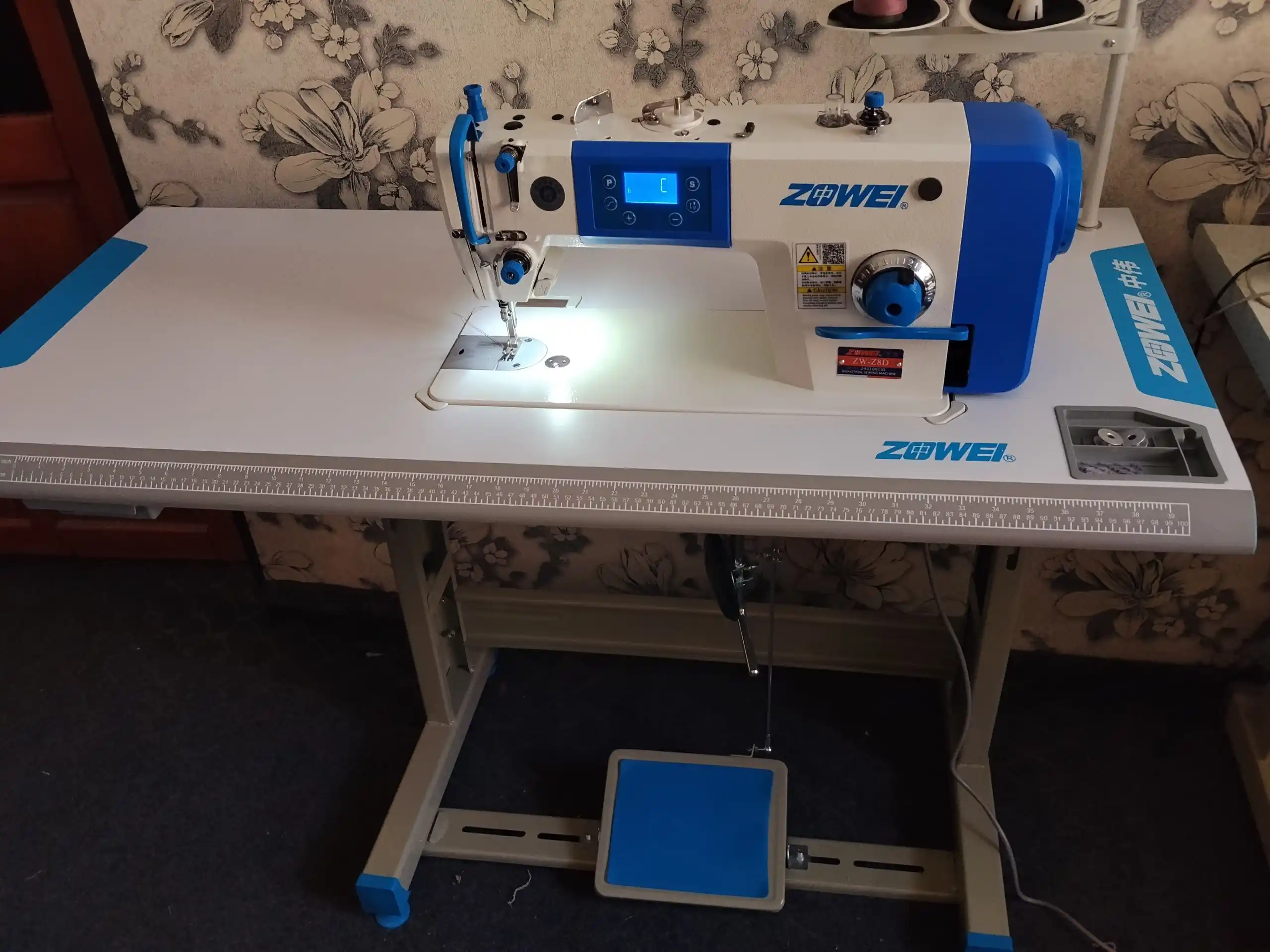 Промышленная швейная машина ZOWEI Z8D с сервомотором и плоским стежком