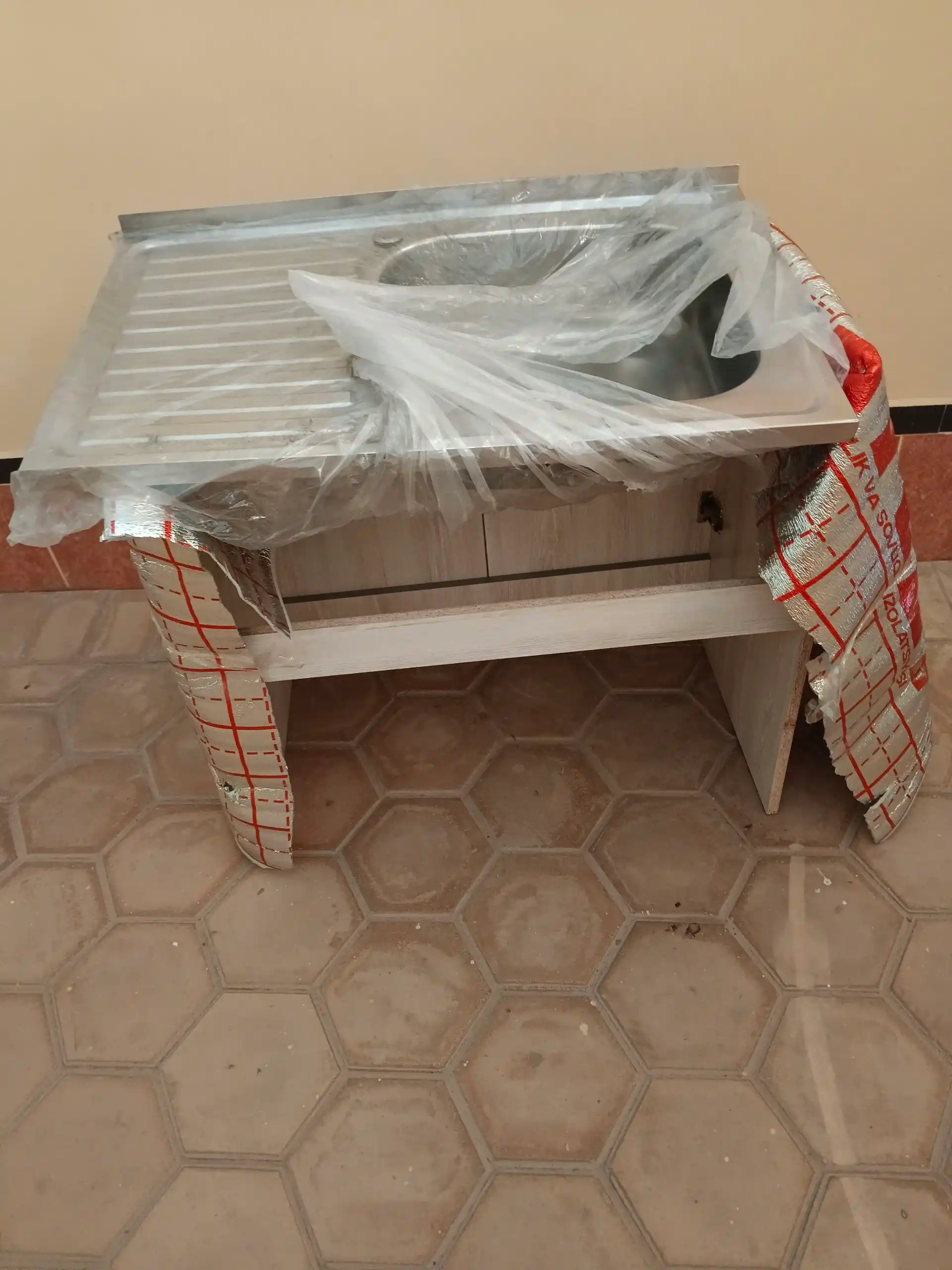 Мойка с тумбой 80x60 см, кухонная модель удобная и практичная
