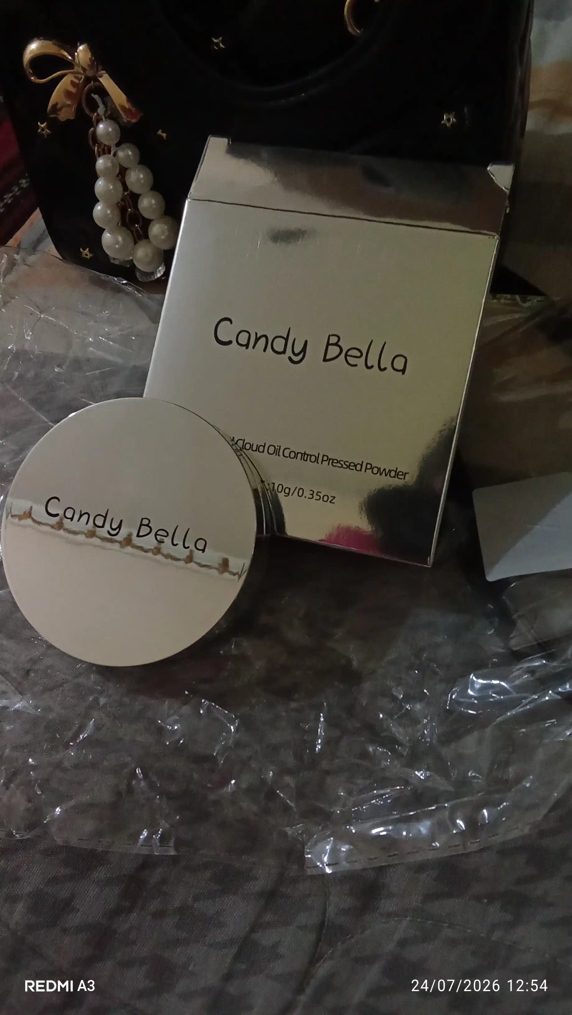 Пудра для лица Candy Bella, кремовая основа, матирующая, бесцветная, компактная, 10 г