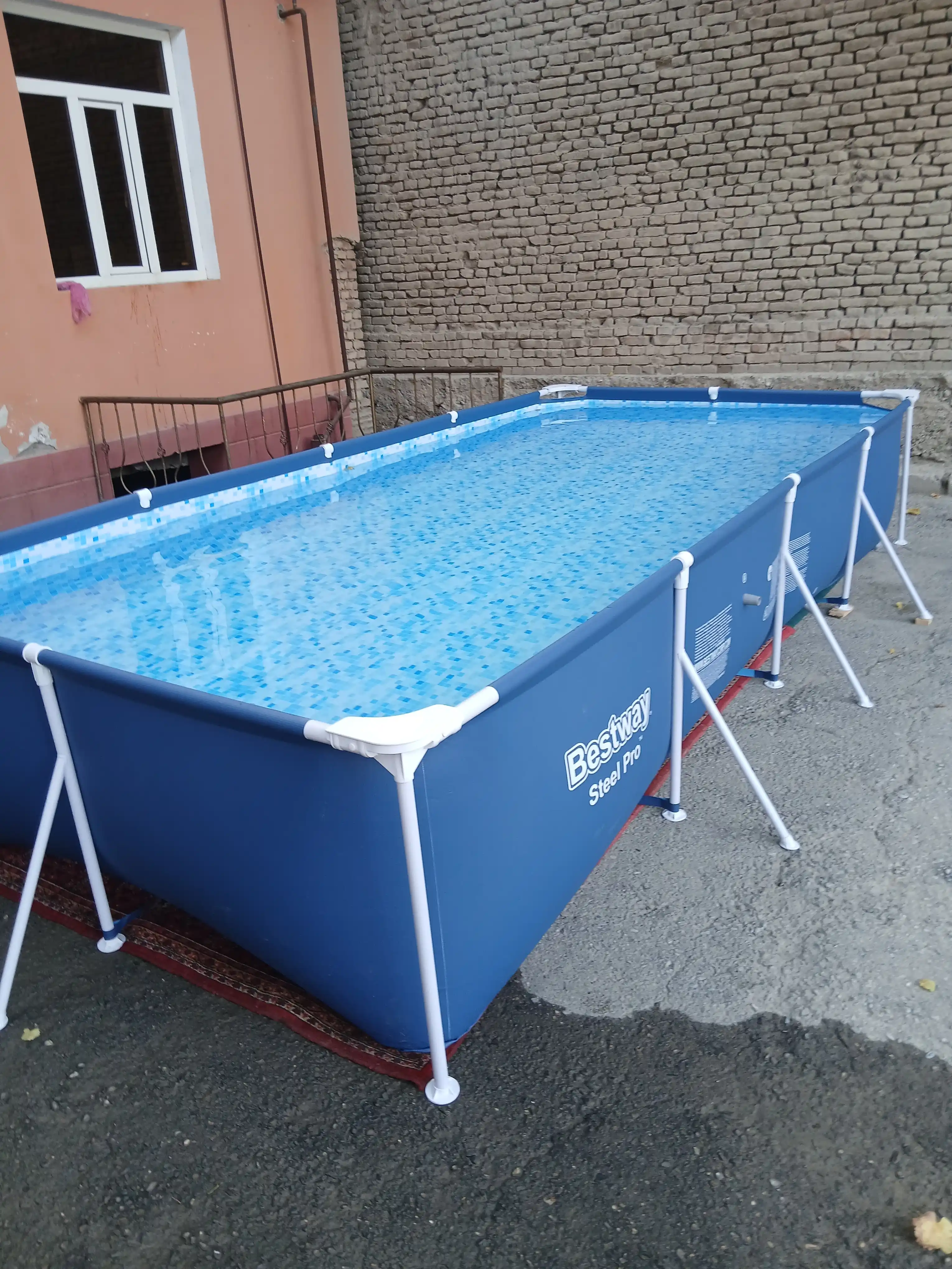 Bestway to'rtburchak ramkali hovuz, turli o'lchamlarda