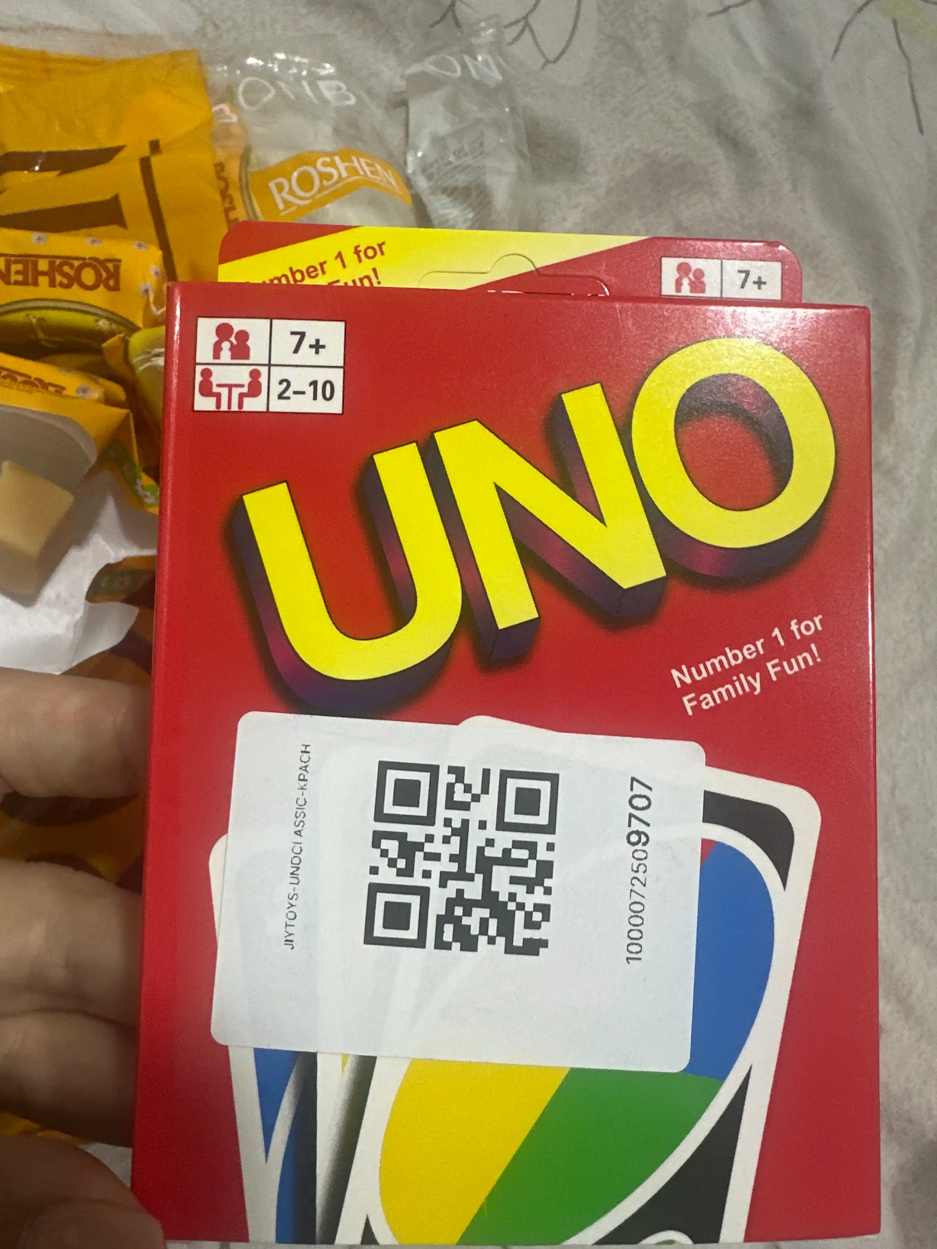 UNO karta o‘yini — oila uchun, 2–10 o‘yinchi, 7 yoshdan