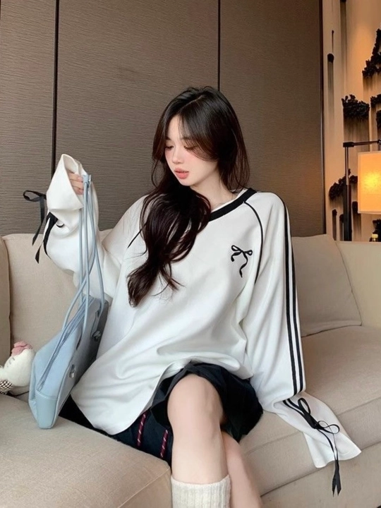 Ayollar uchun oversize svitshot zamonaviy