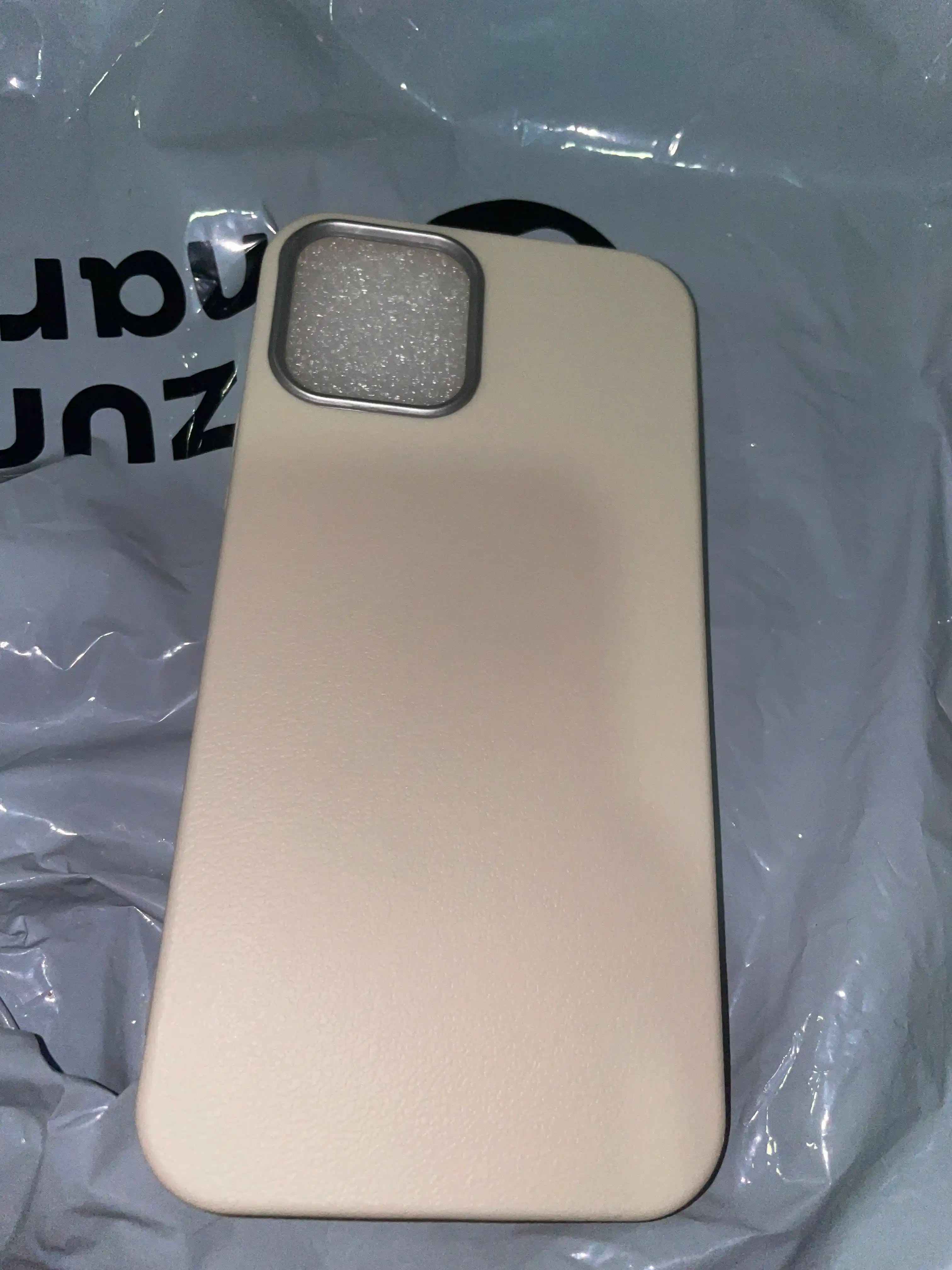 Chexol, terini taqlid qiluvchi, iPhone 11, 12, 13, 14, 15, 16 Plus, Pro, Pro Max uchun