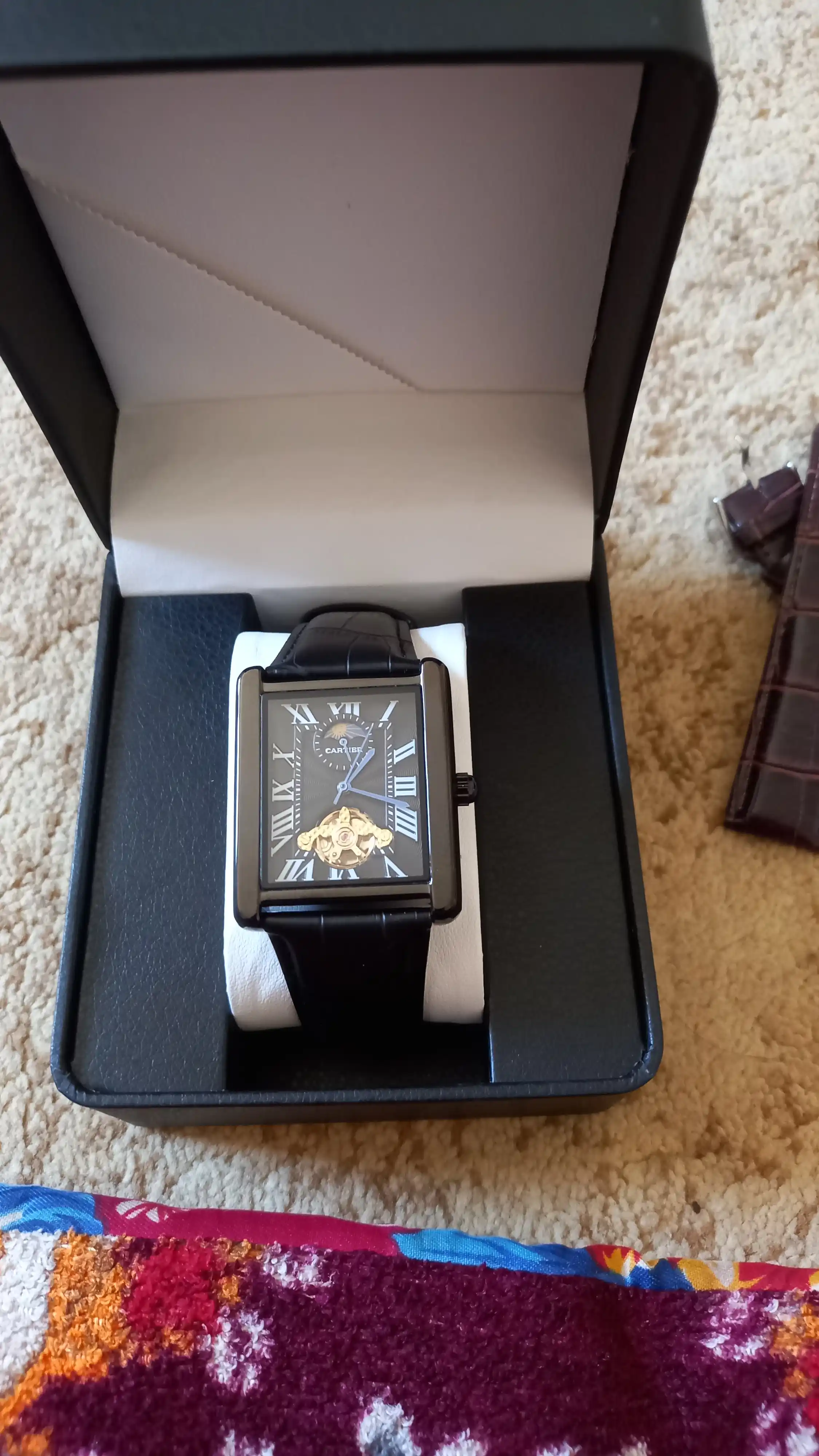 Cartier Tank MS mexanik soati, eko-charm kamar, kun va tun funksiyasi