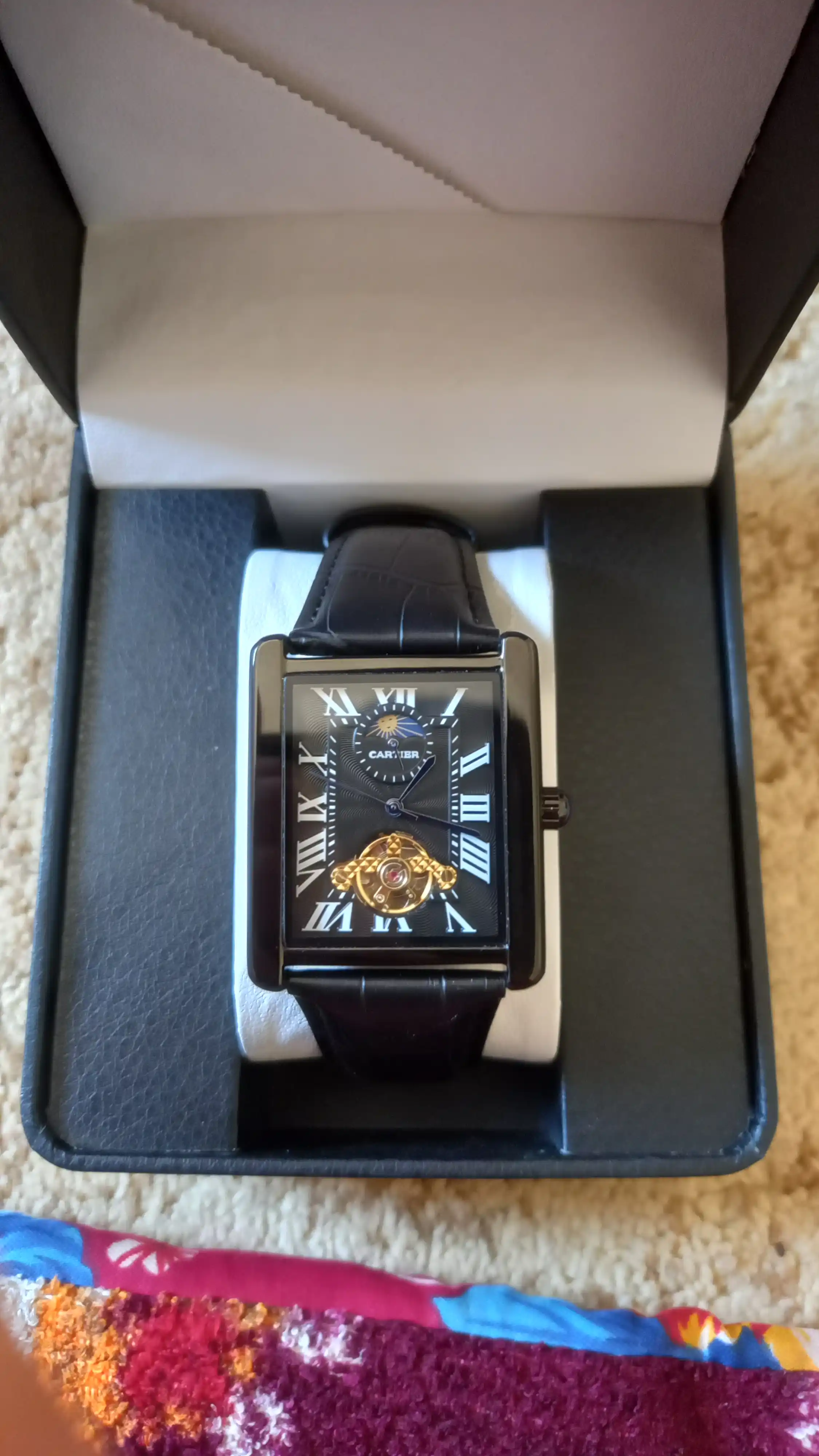Cartier Tank MS mexanik soati, eko-charm kamar, kun va tun funksiyasi