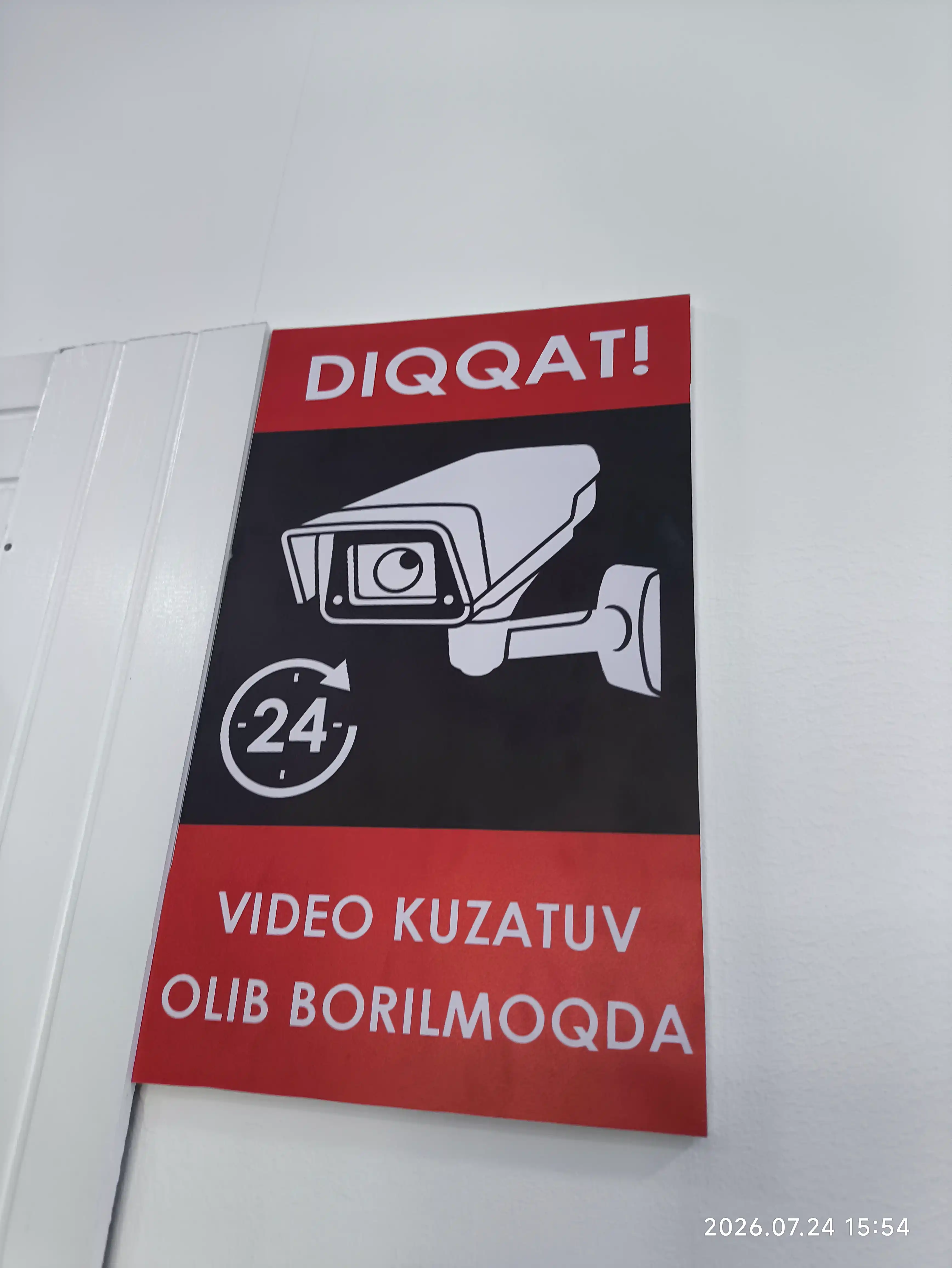 Информационная табличка «Внимание! Ведётся видеонаблюдение», на узбекском языке