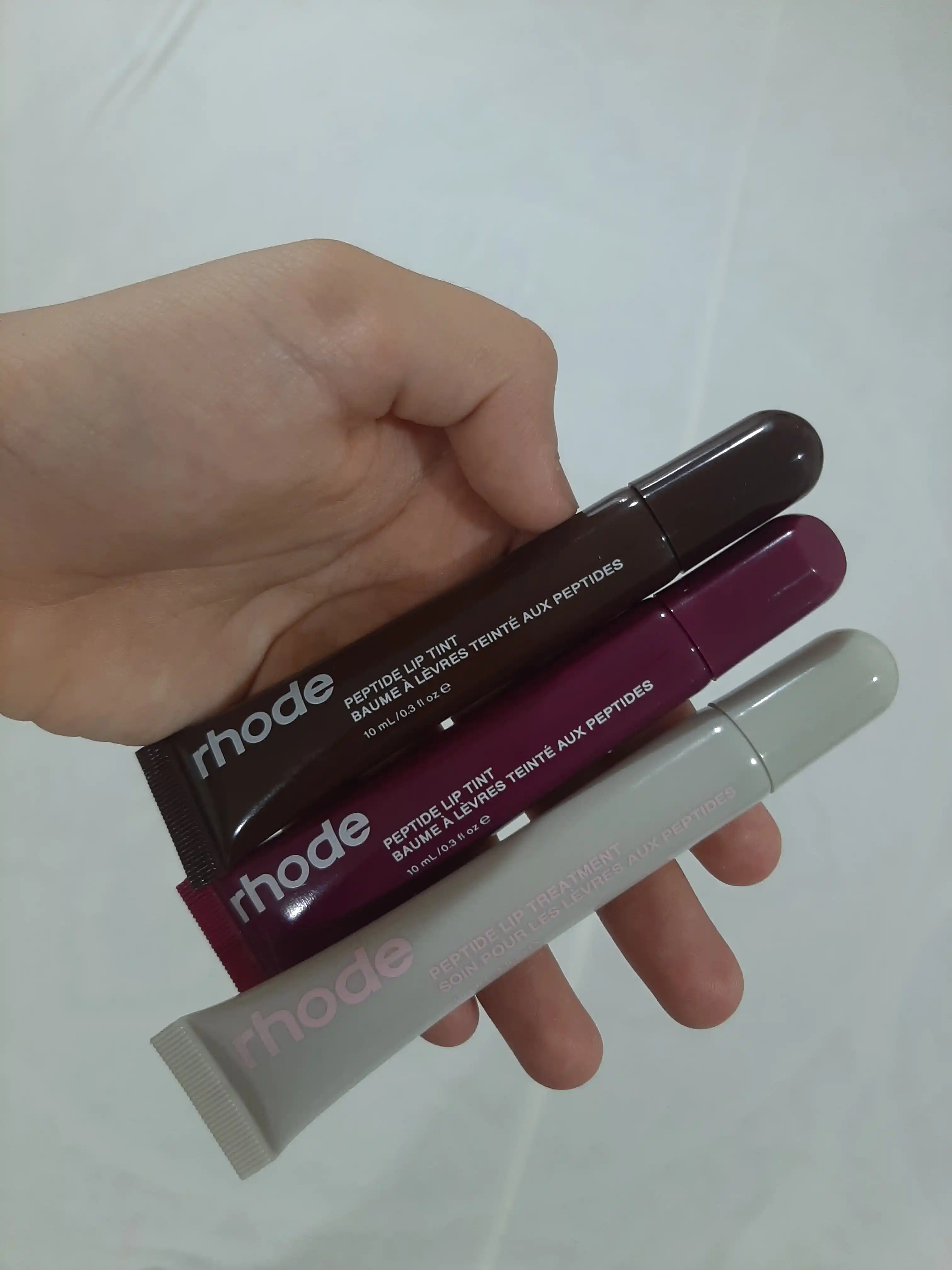 Rhode lablar uchun peptidli blyesk-balsam, namlaydi silliqlik beradi va tabiiy rang beradi
