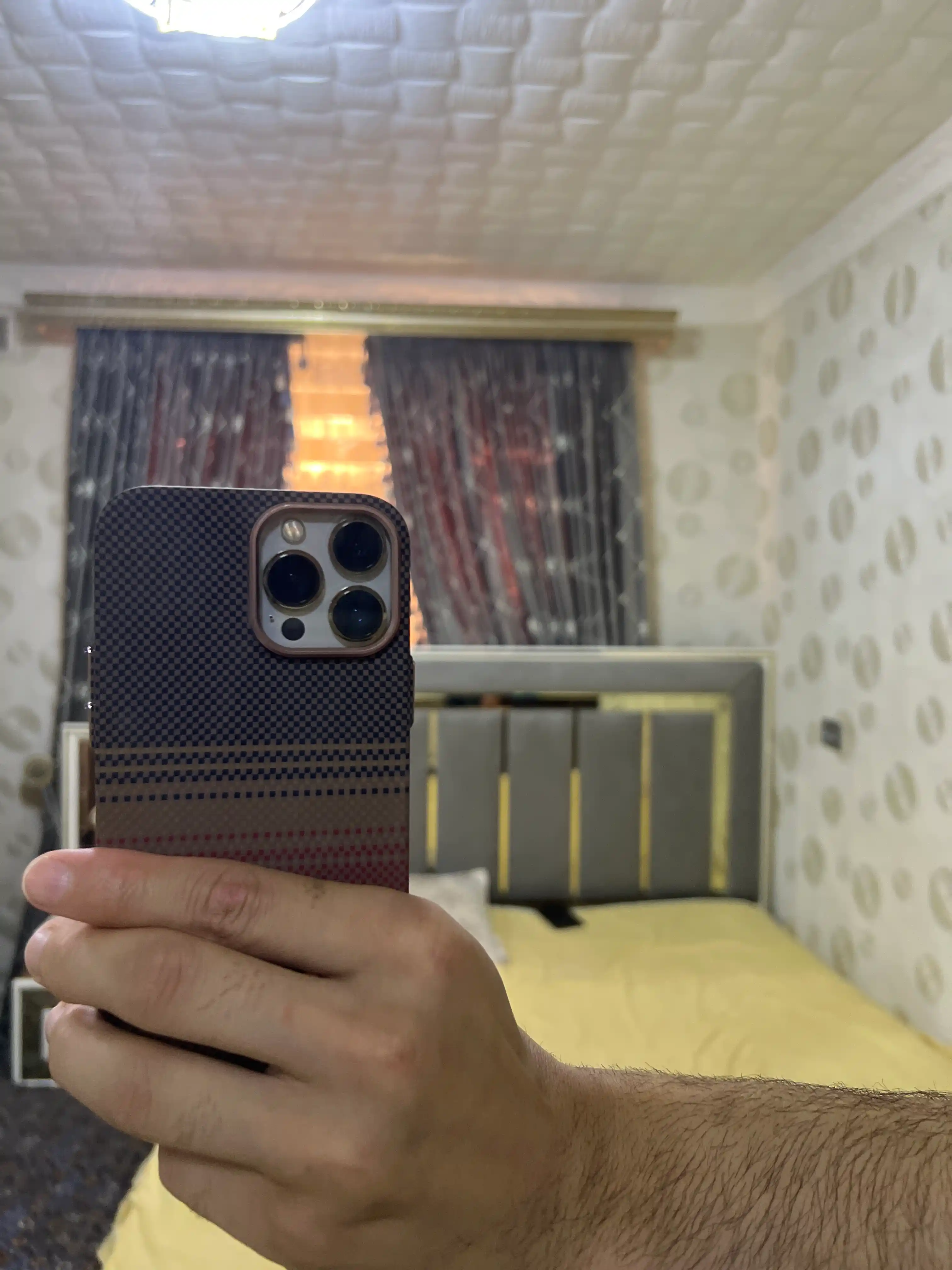 Чехол для iPhone 13, 14, 15, 16, 17 Pro, Max с MagSafe имитация карбона