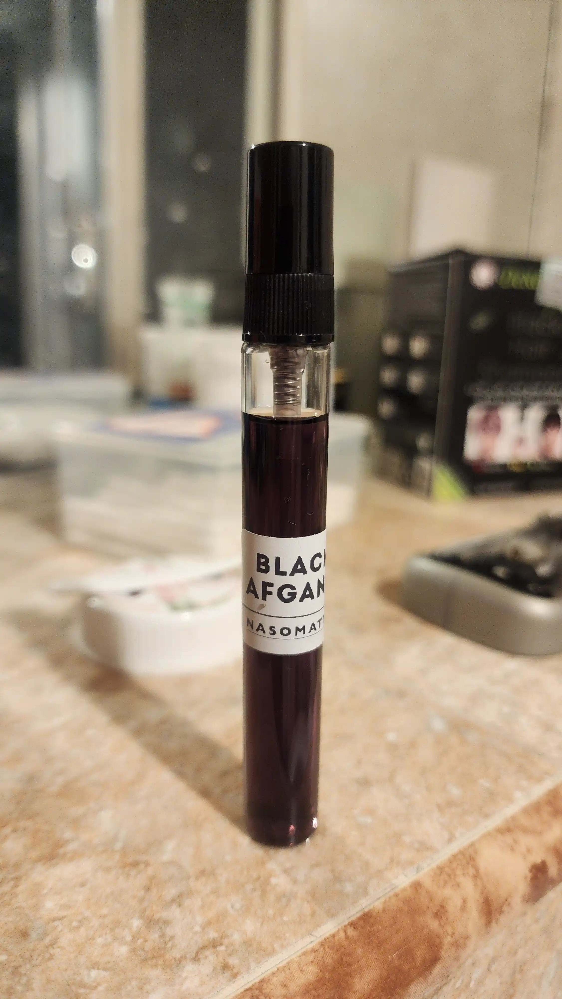 BLACK AFGANO, Nasomatto erkaklar atirlari, tutunli yog‘och ifori, barqaror hashamatli atir