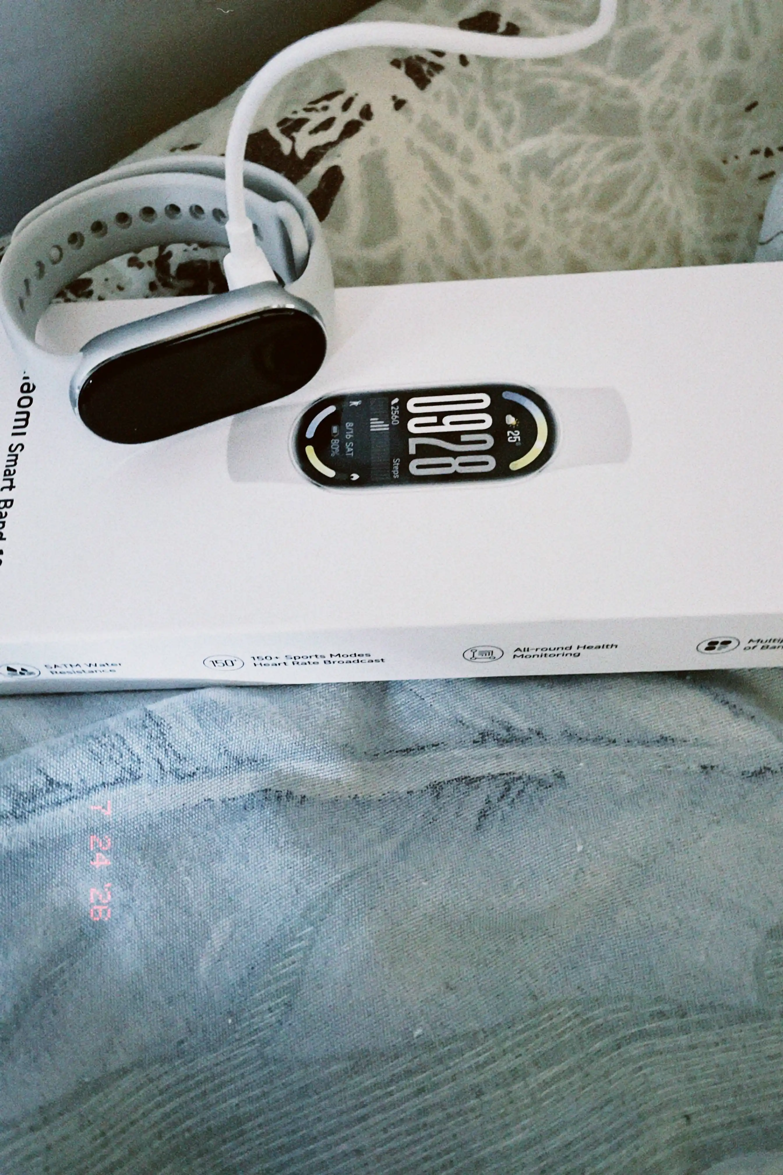Xiaomi Smart Band 10 fitnes bilaguzugi, 1.72" AMOLED displey, 150dan ortiq sport rejimlari