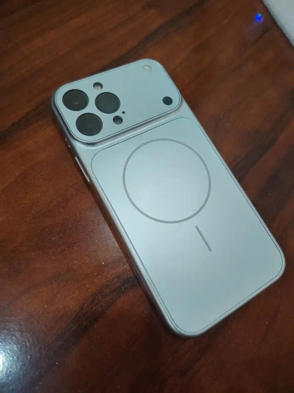 IPhone 11, 12, 13, 14, 15, 16, 17 Pro, Pro Max, Magsafe, iPhone 17 uslubidagi g‘iloflar