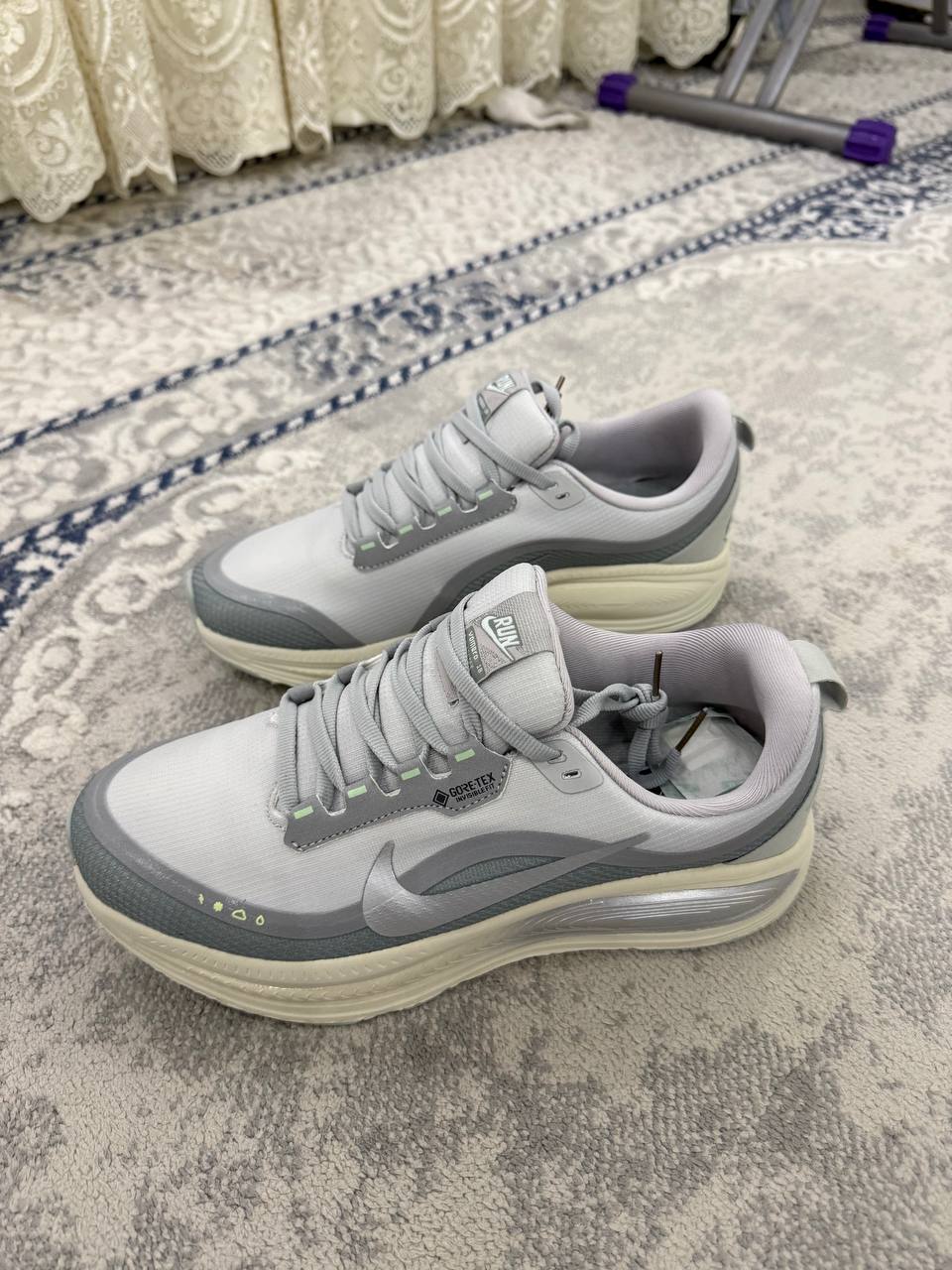 Nike Air, Max, ZoomX krossovkalari, 1 o‘lcham kattaroq olish tavsiya etiladi