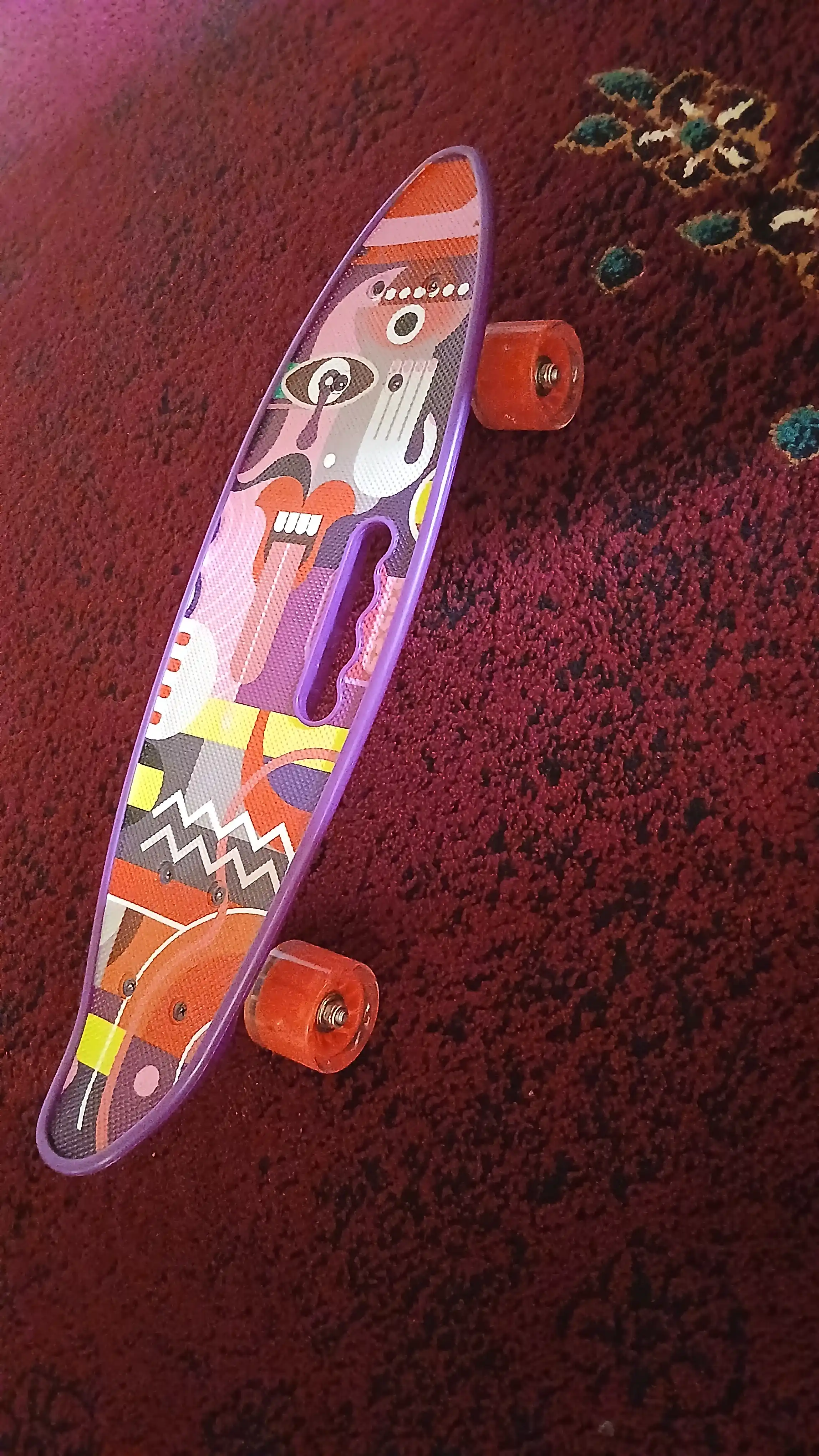 Skeytbord Penibord (Penny Board) – Yorug‘lik effektli gelliviy g‘ildiraklar