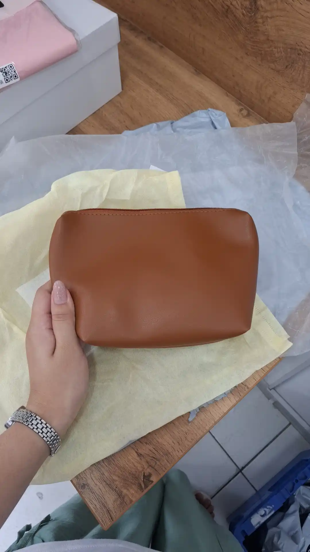Ayollar uchun transformer shopper sumkasi, ekocharm, to‘plamda kosmetika bilan, sig‘imi A4