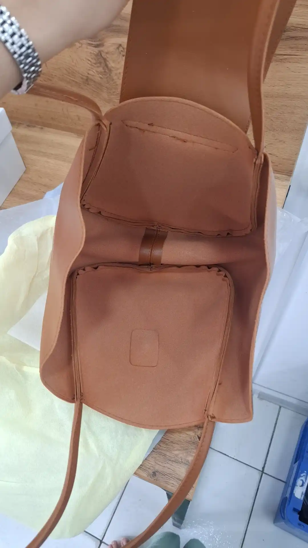 Ayollar uchun transformer shopper sumkasi, ekocharm, to‘plamda kosmetika bilan, sig‘imi A4