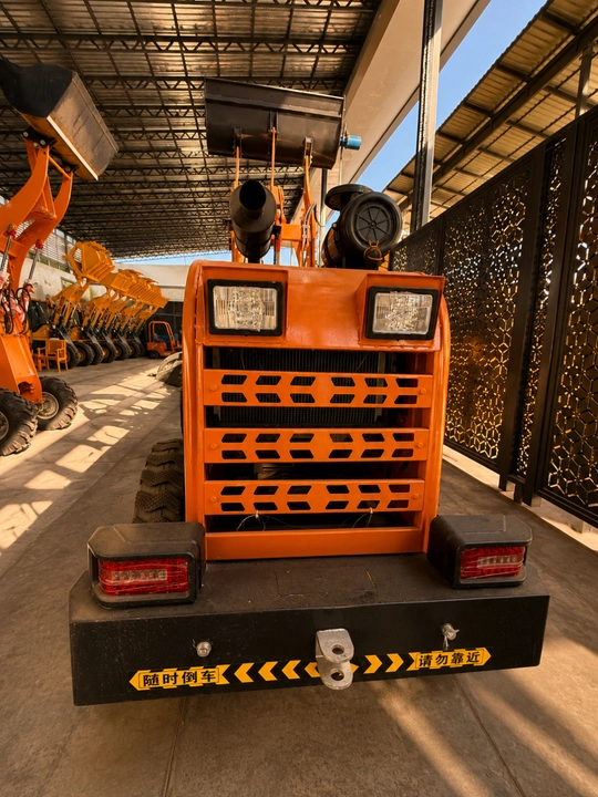 4×4 o‘lchamli, 600 kg og‘irlikdagi, 2026-yilda ishlab chiqarilgan yangi dizelli beton aralashtirgich-yuklagich