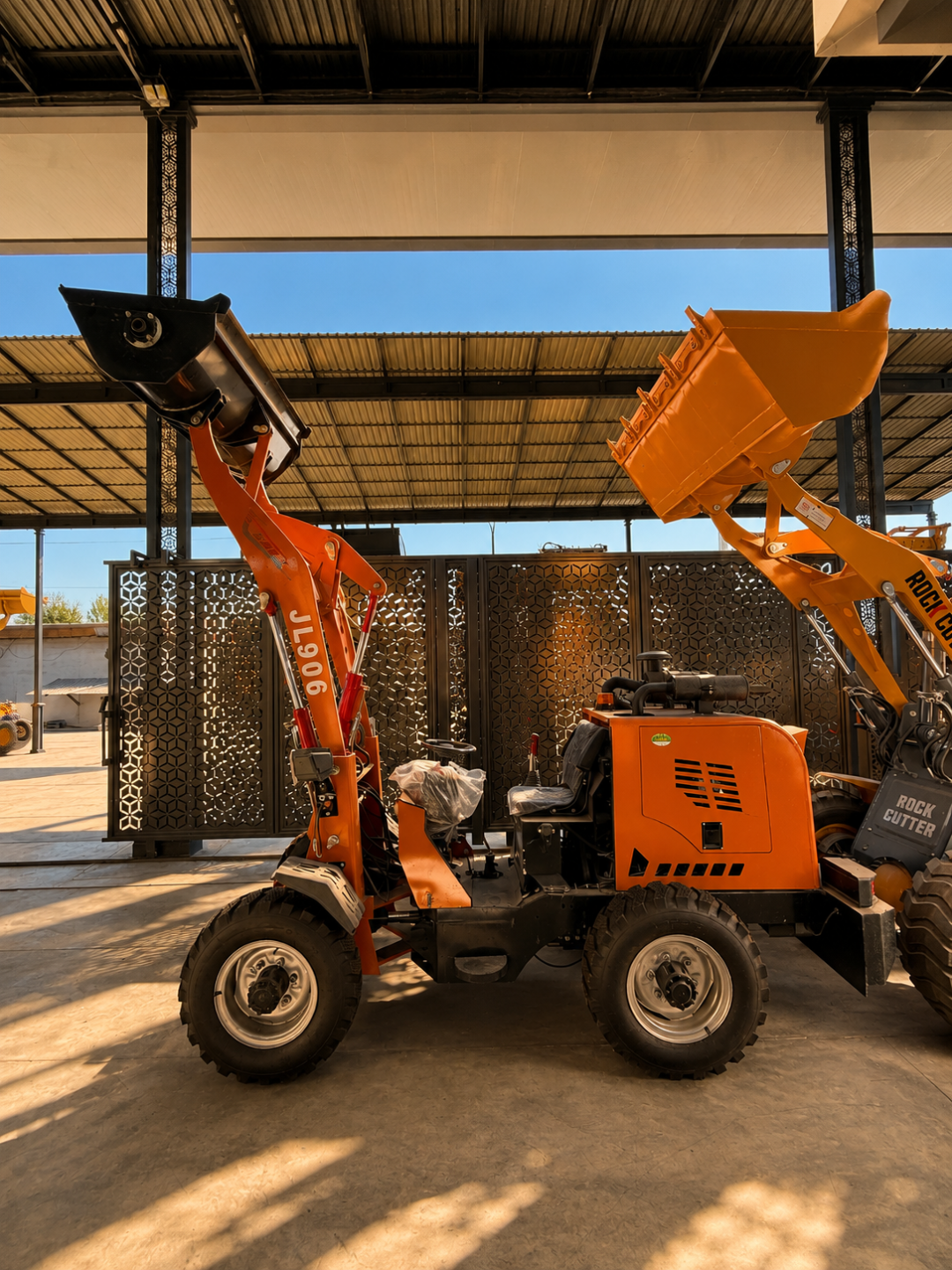 4×4 o‘lchamli, 600 kg og‘irlikdagi, 2026-yilda ishlab chiqarilgan yangi dizelli beton aralashtirgich-yuklagich