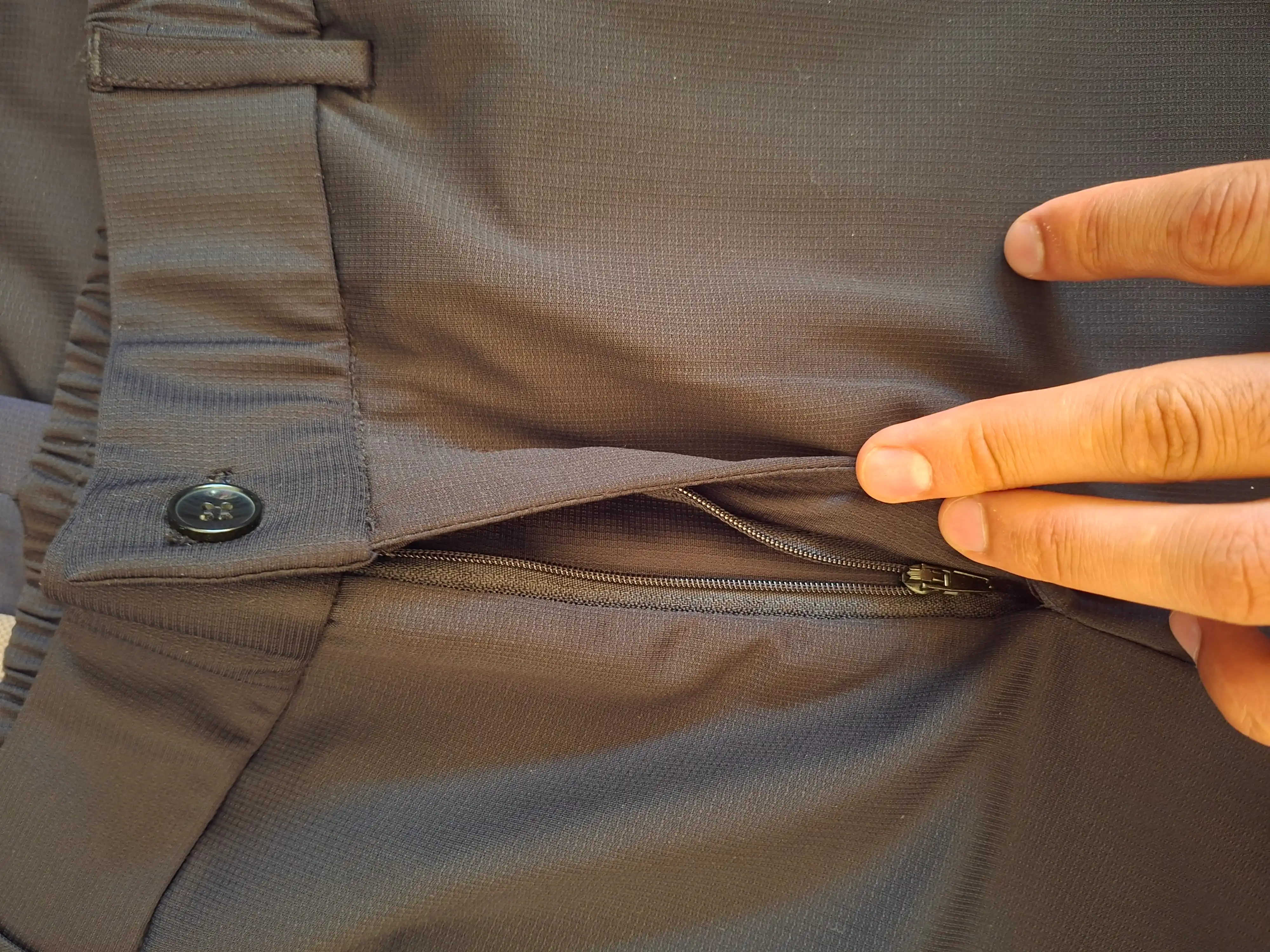 Yozgi mavsum uchun sovuq materialdan erkaklar moda shimlari