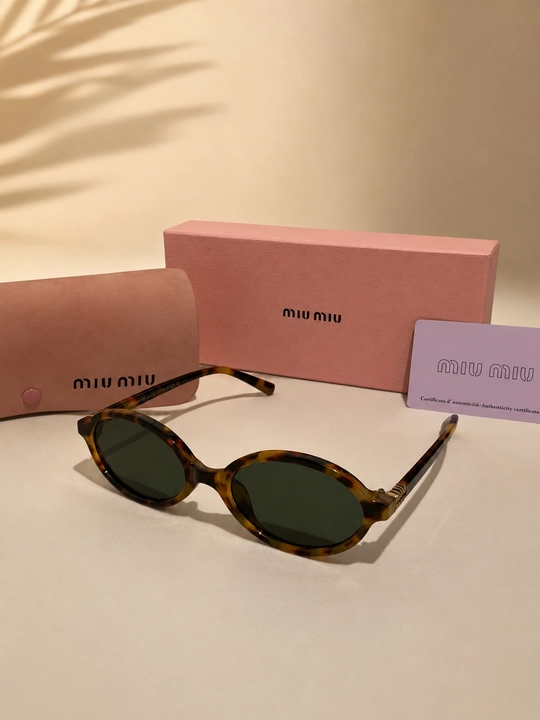 MiuMiu quyoshdan himoyalovchi ko‘zoynagi, uniseks, oval, zamonaviy