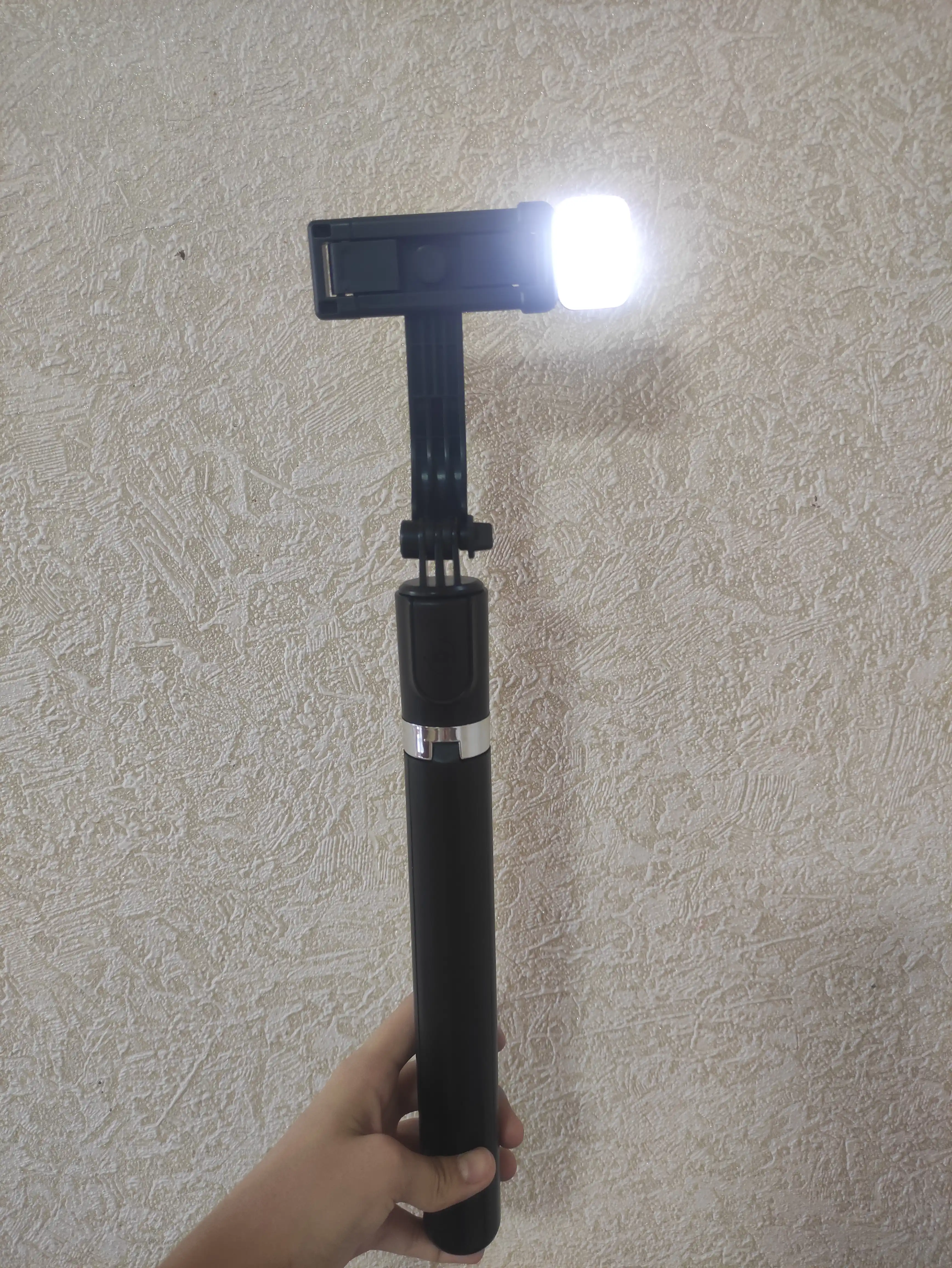 Universal 3 tasi 1 da shtativ: selfi tayoqchasi, tripod va Bluetooth pulti — foto va video