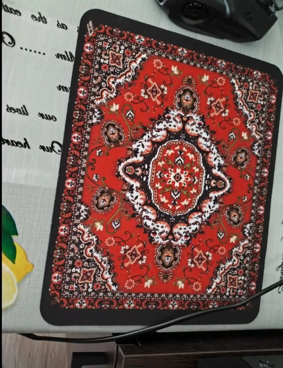 Sichqoncha uchun premium o‘yin tagligi fors gilami dizayni, sirpanishga qarshi