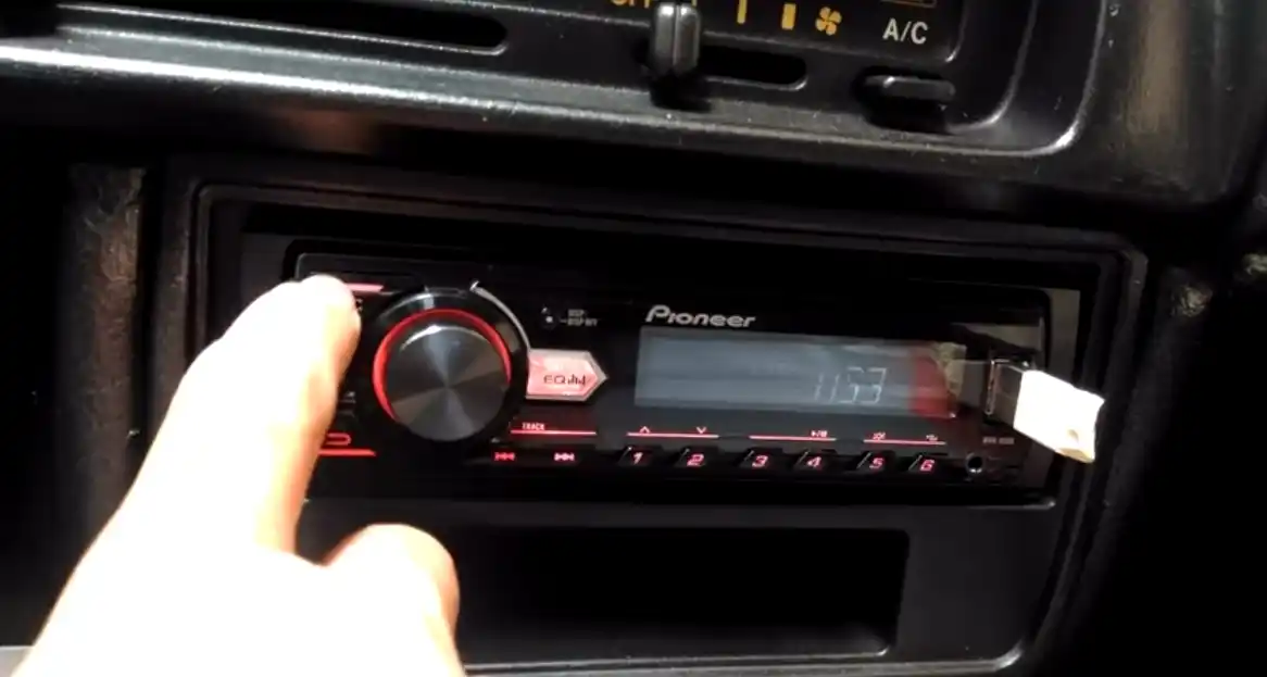 Pioneer MVH-85UB
