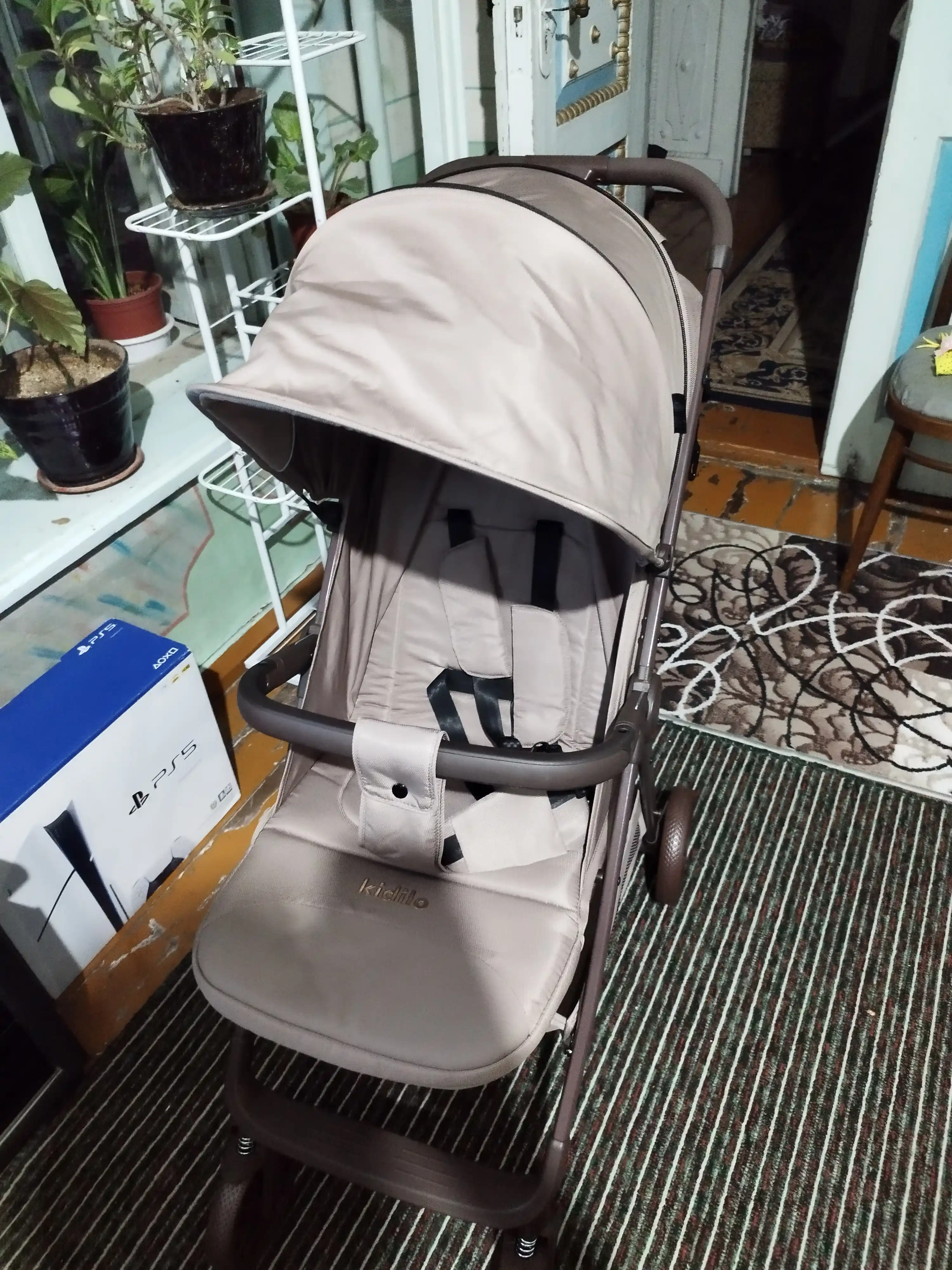 Прогулочная коляска Kidilo C6F – легкая и удобная