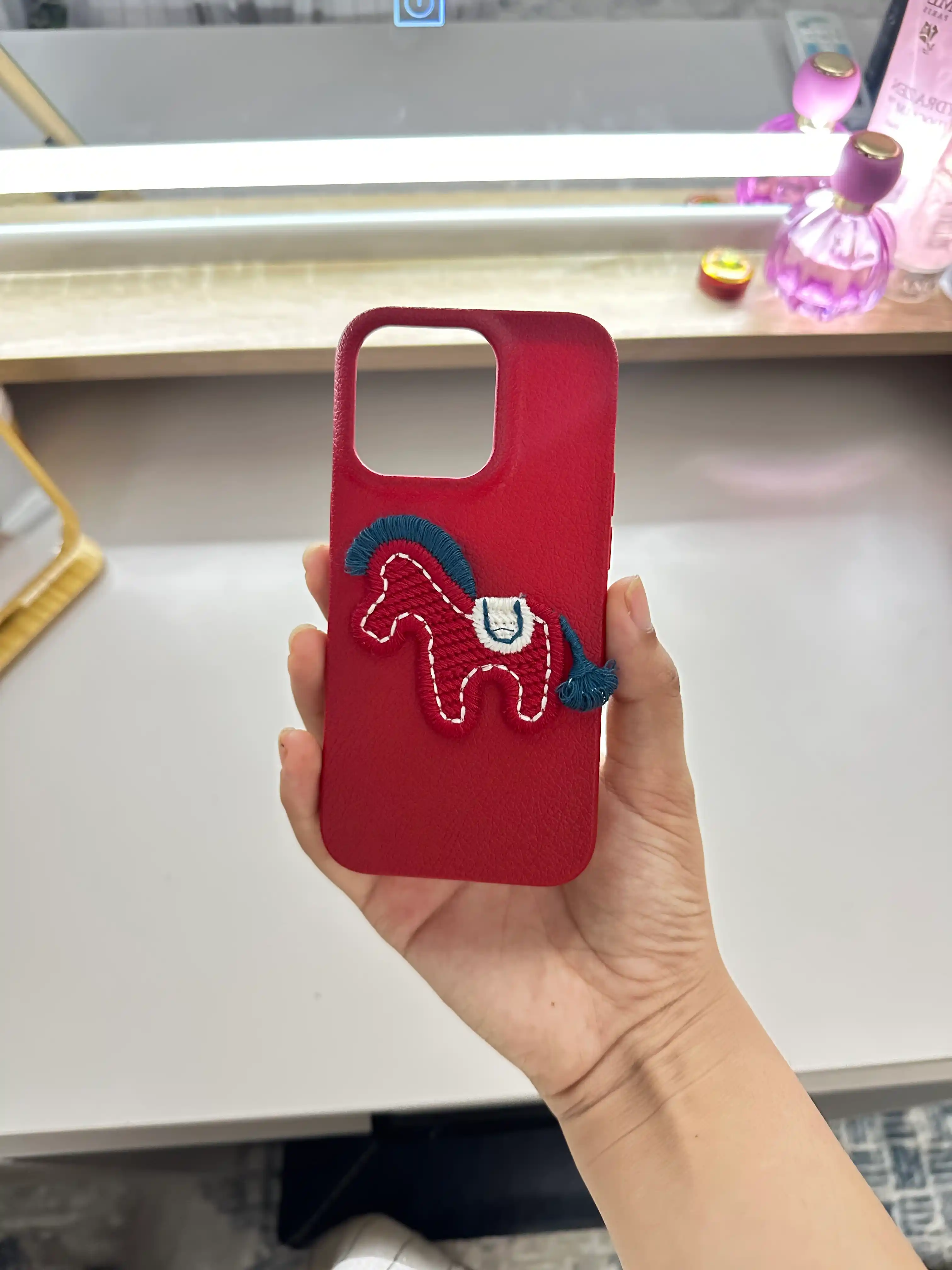 IPhone uchun himoya g‘ilofi, dizaynli case Red Bull, Horse, Statue, iPhone 7–17 Pro Max