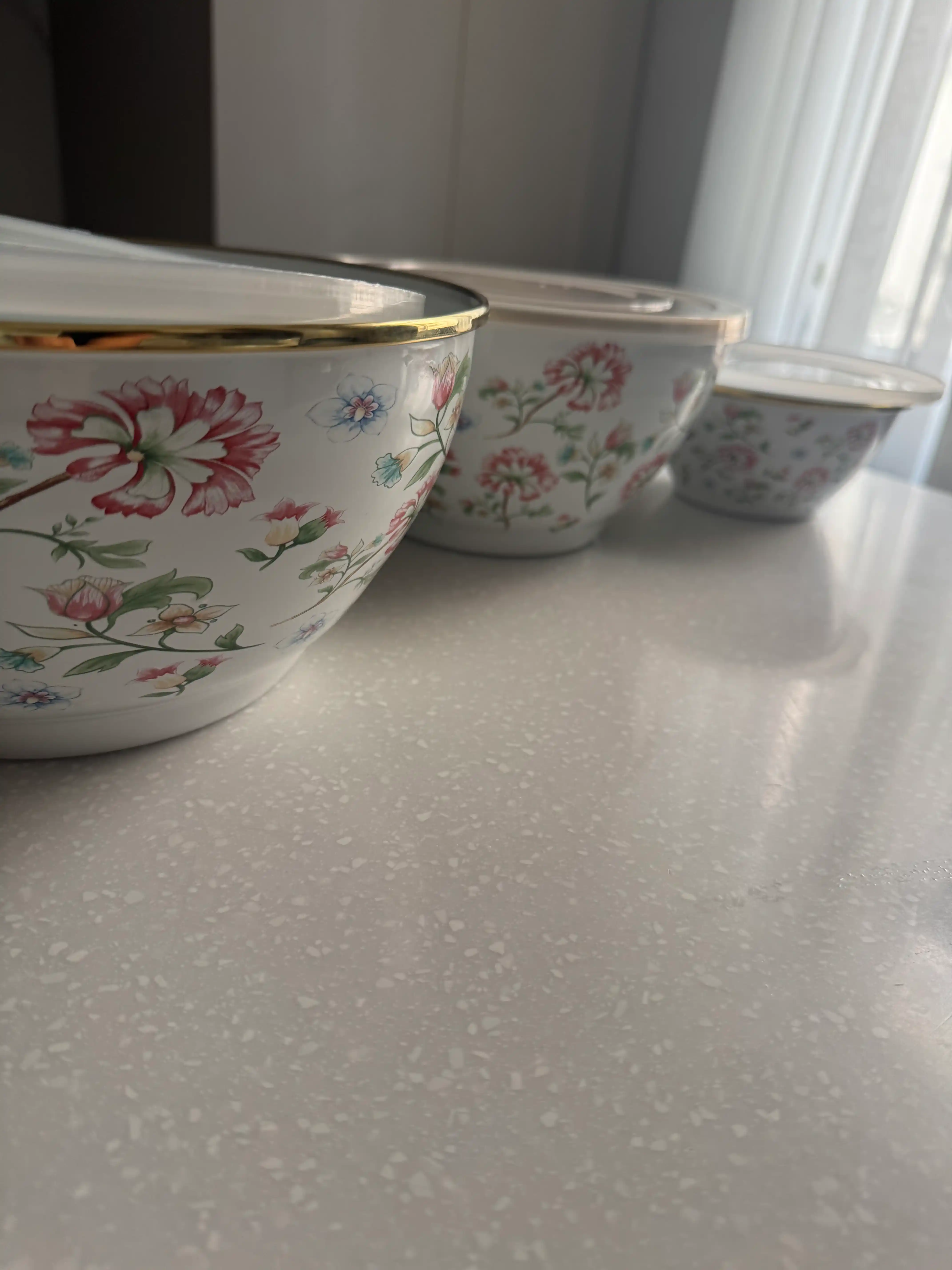 Набор эмалированных салатников, мисок с крышками, 1, 2.5, 4 литра