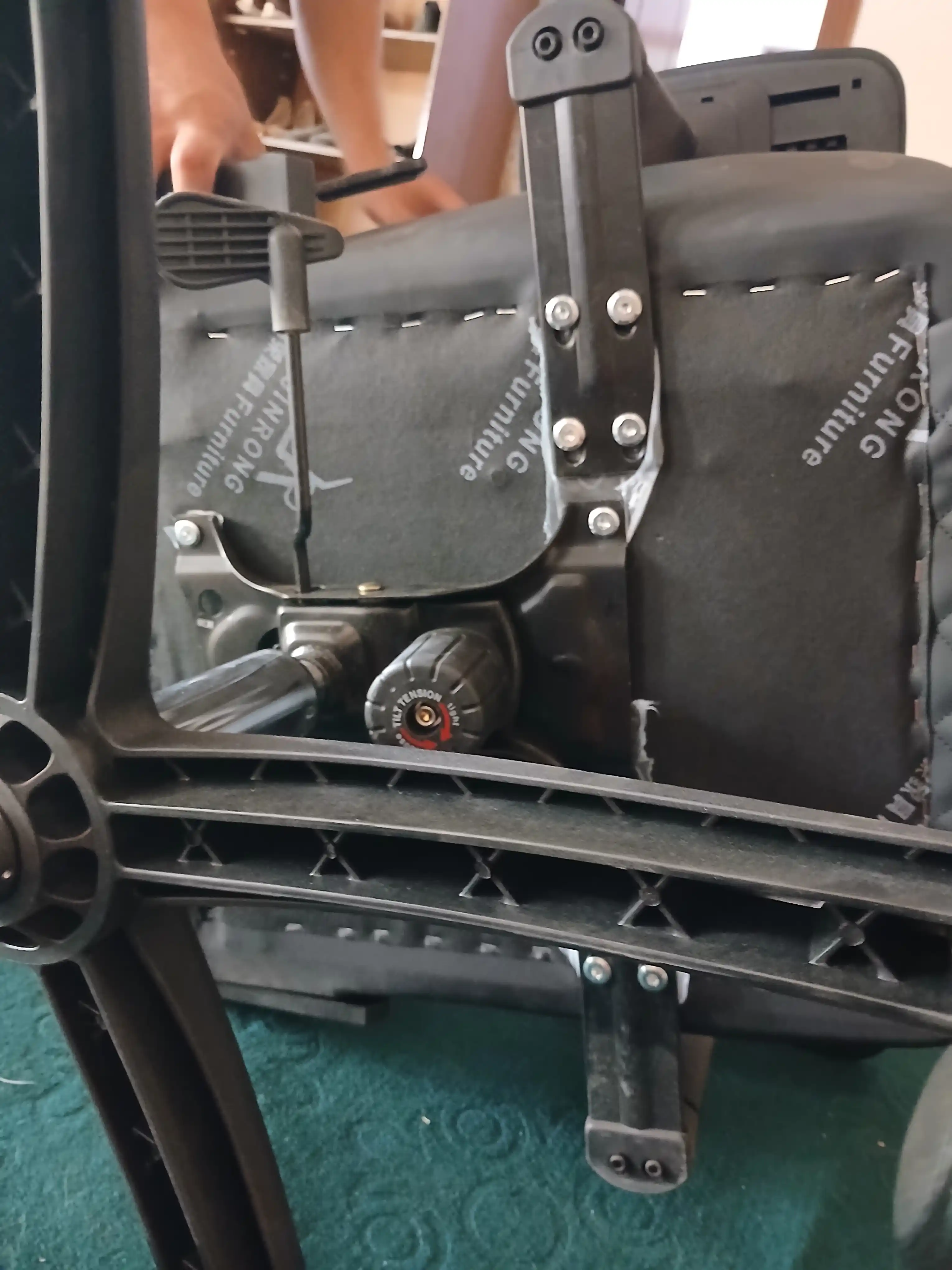 Игровое кресло Cougar Armor ONE, облегающий дизайн, с высокой спинкой
