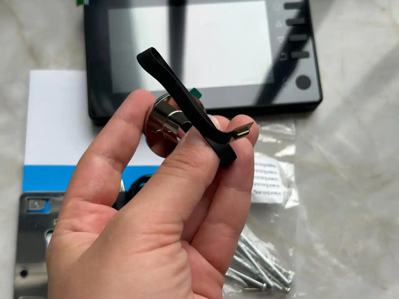 Monitor bilan simsiz kirish eshigi uchun video ko'z