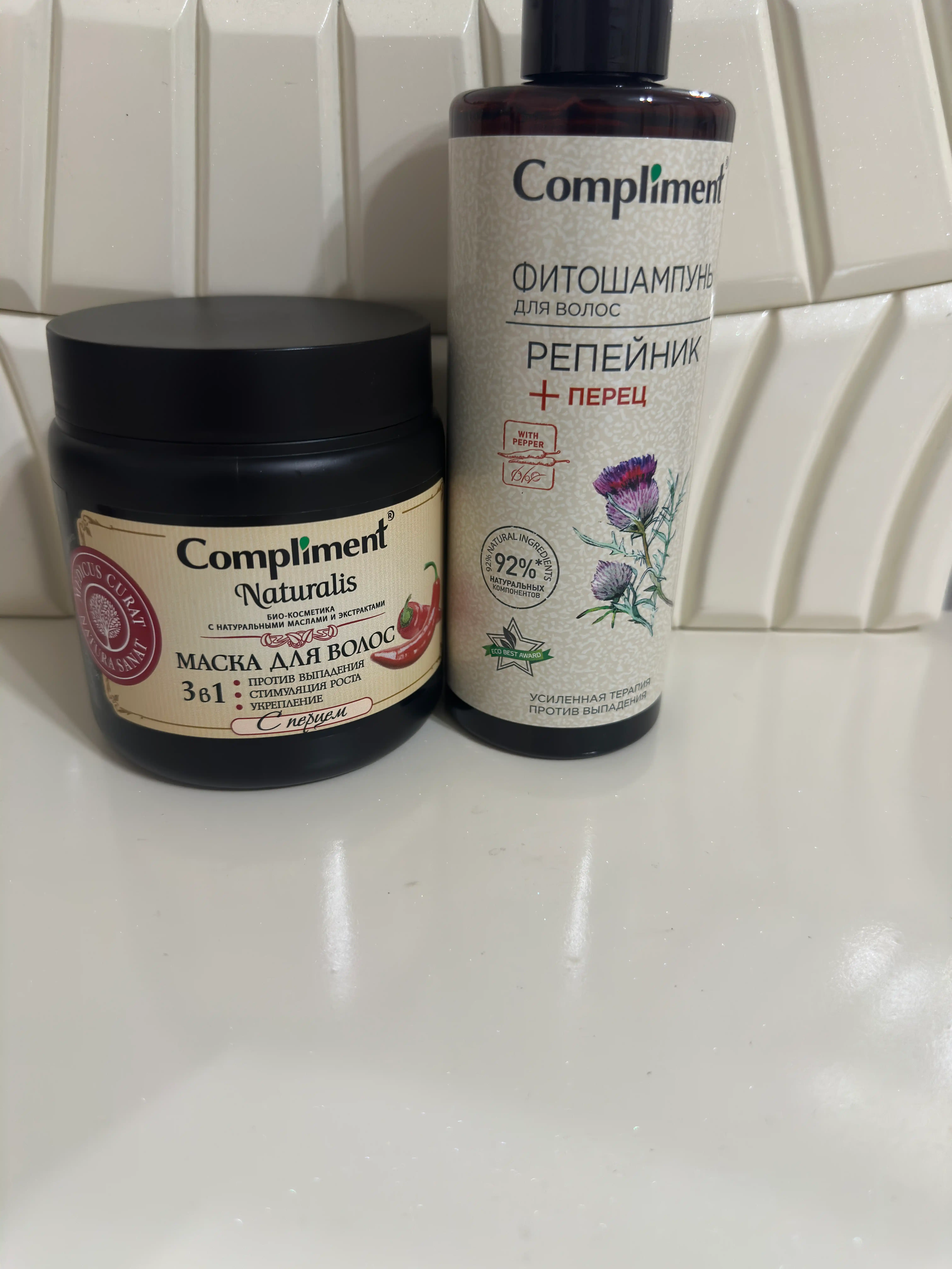 Sochni mustahkamlash va o'stirish uchun niqob qalampir bilan Compliment, 500 ml