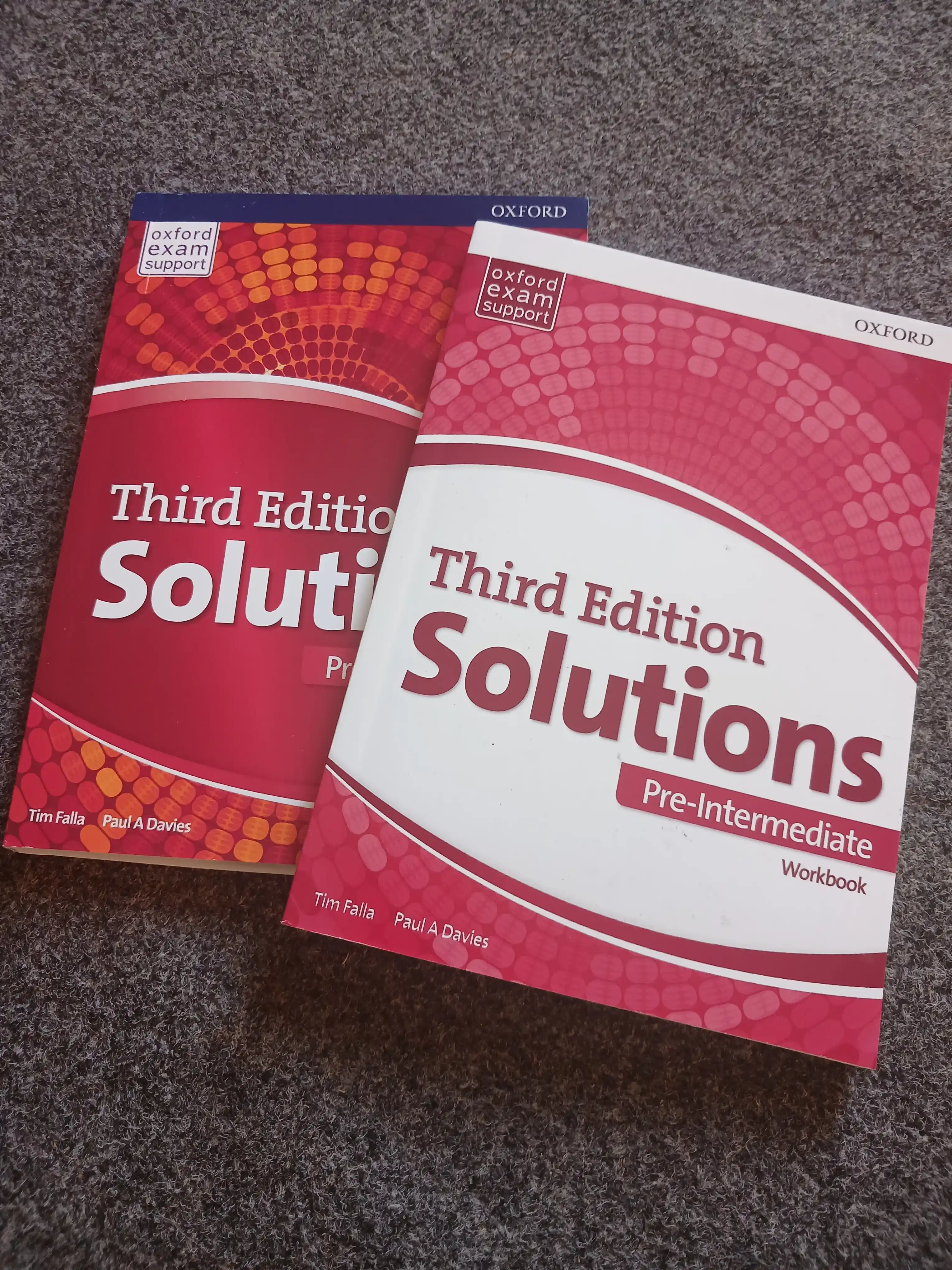 Solutions Third Edition — Elementary va Pre-Intermediate, Student’s Book va Workbook