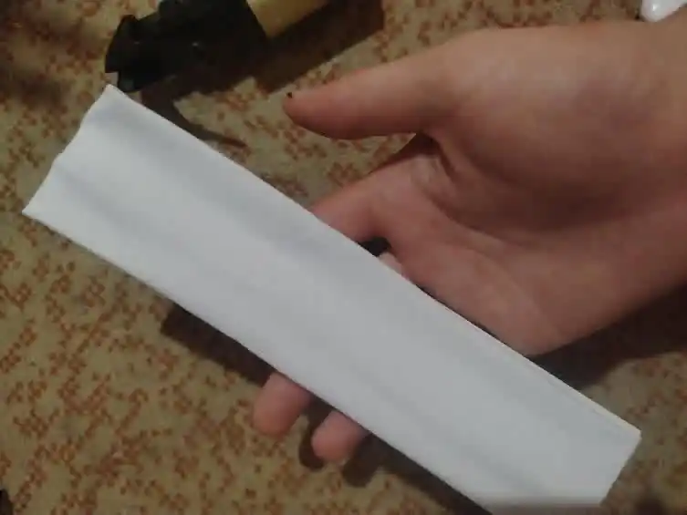 Boshga sochlar uchun sport tasmasi