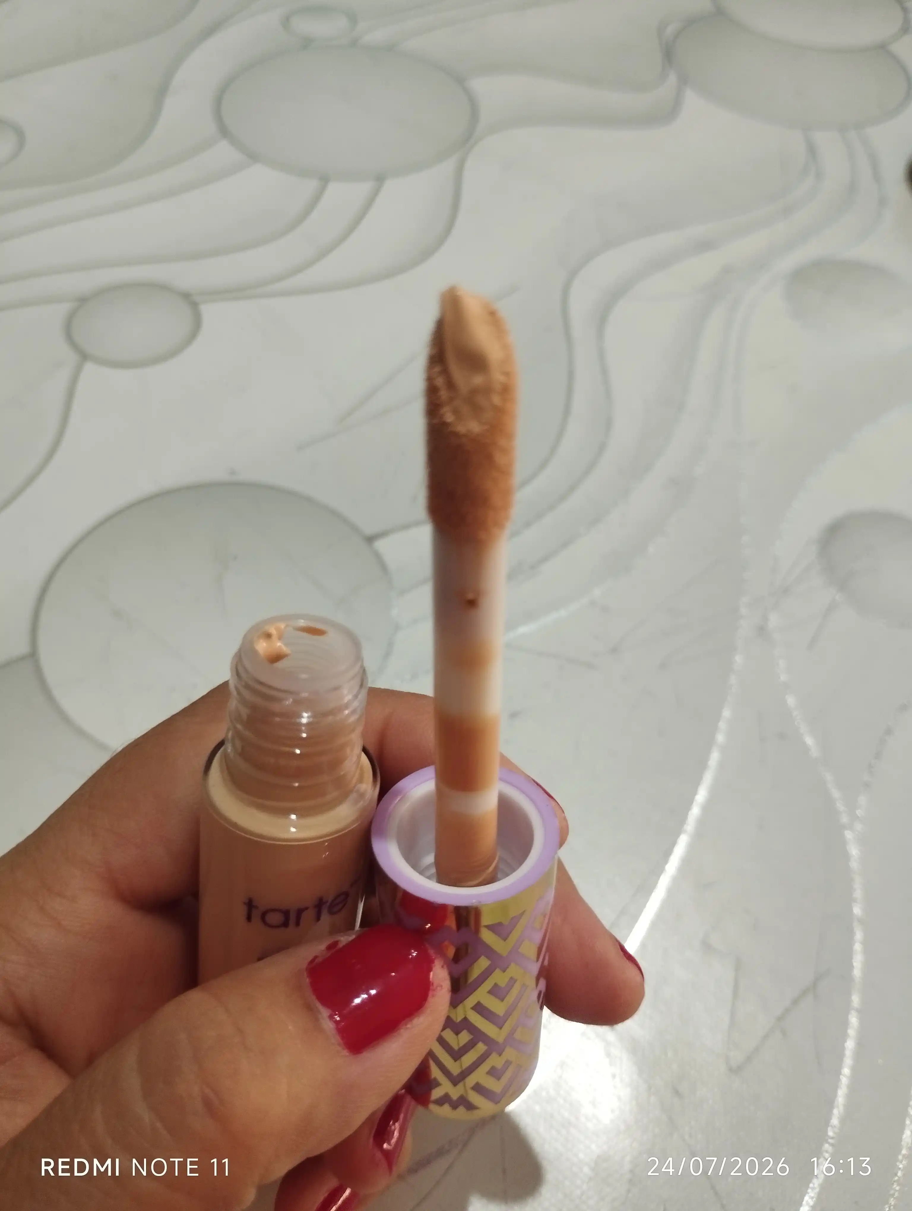 Консилер Tarte shape tap ultra creamy concealer