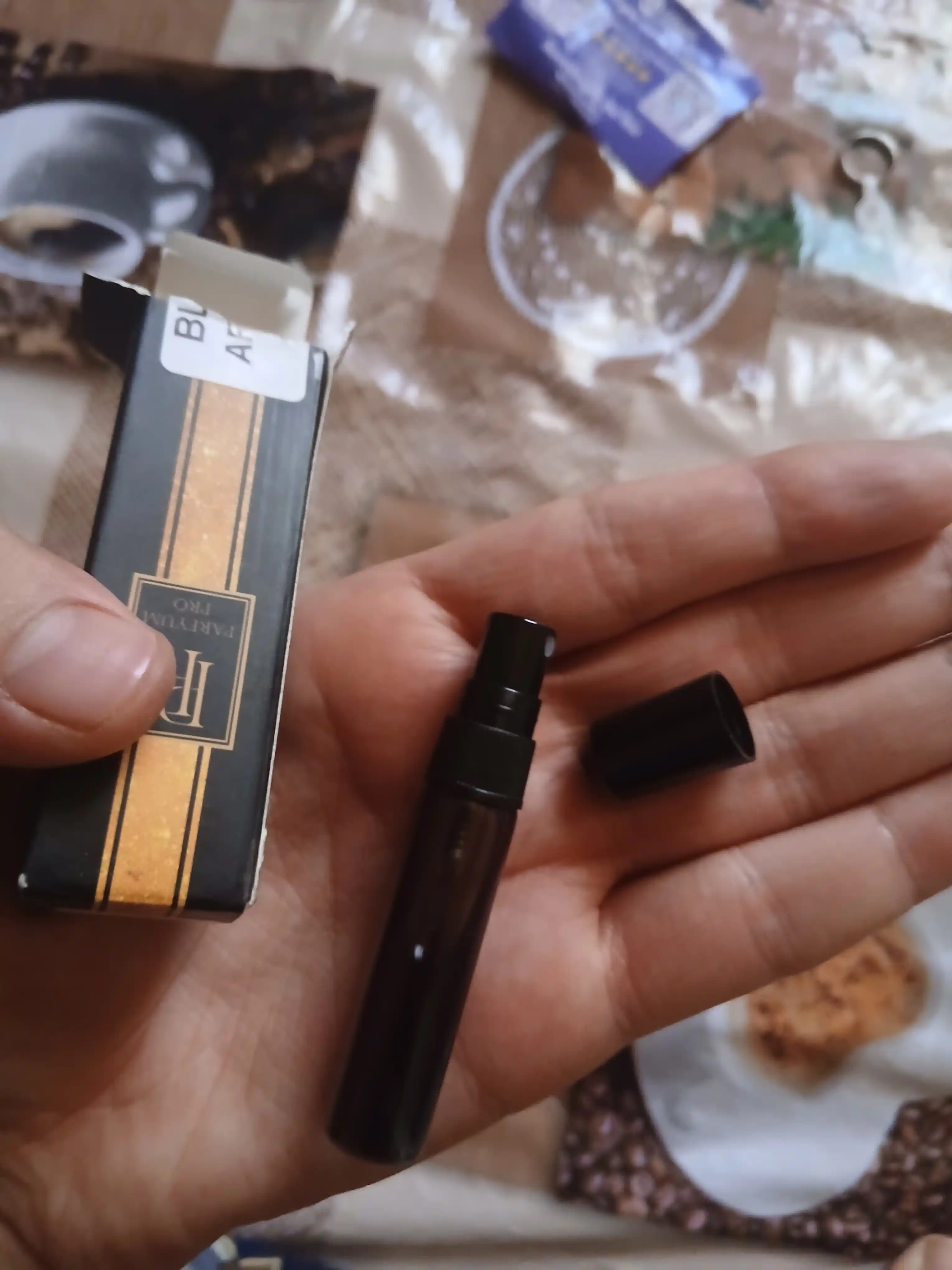 Erkaklar atiri Black afgano NASOMATTO-ga asoslangan