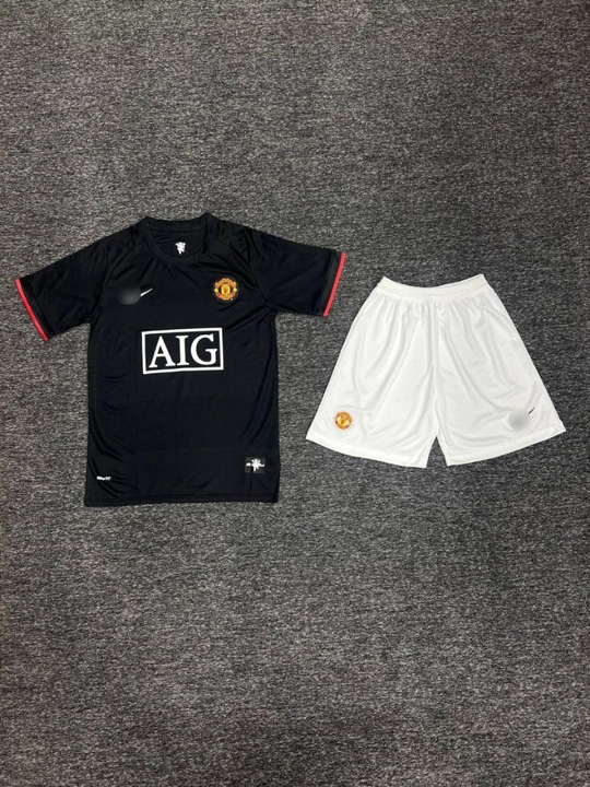 Retro futbol formasi