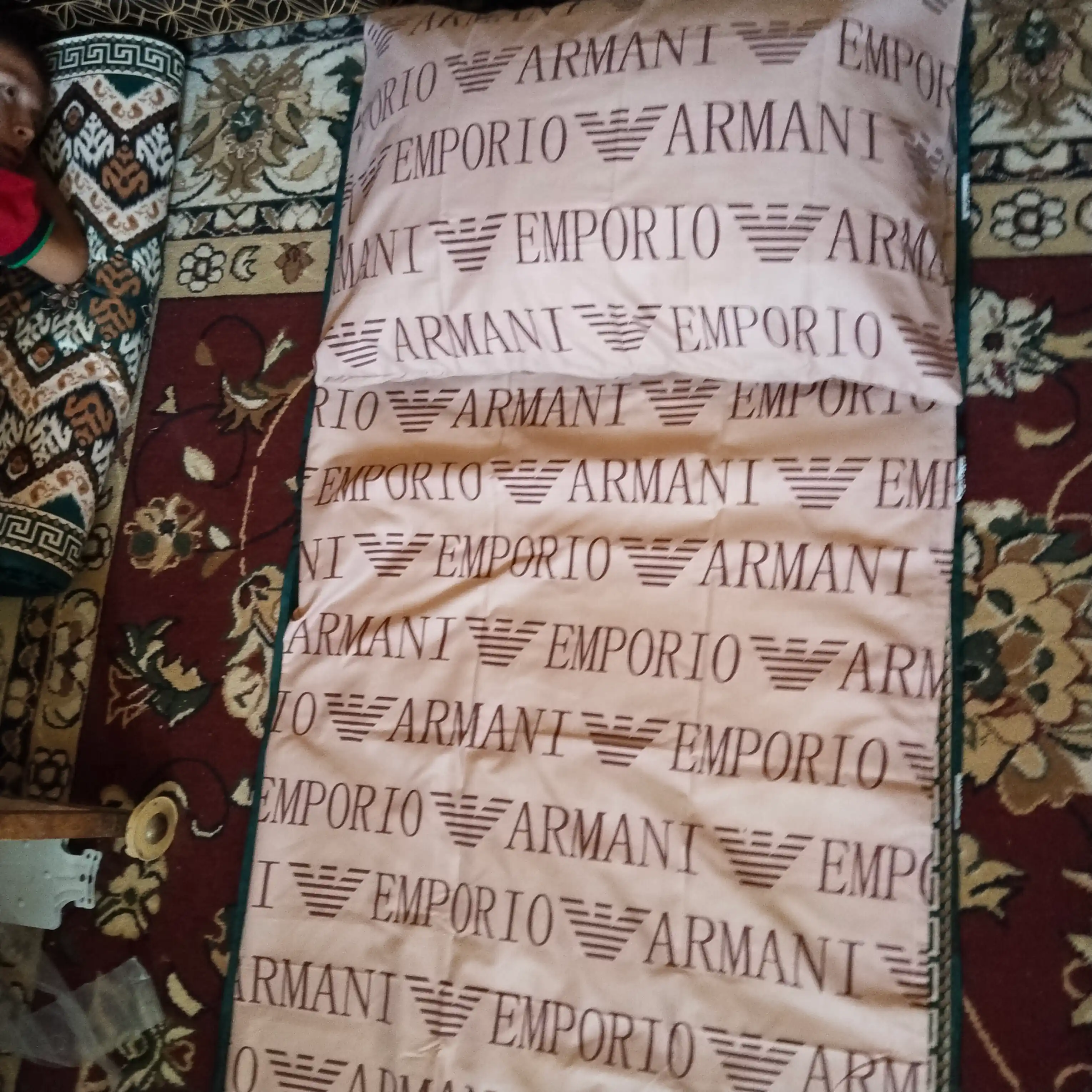 Ikki va bir kishilik choyshab va yostiq jildi to‘plami, yevro standart o‘lchamlarda