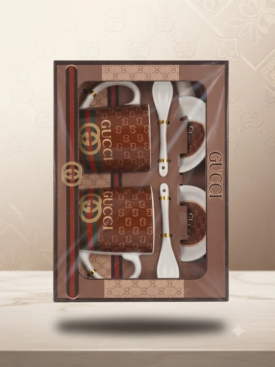 Все предметы выполнены в фирменном стиле бренда Gucci