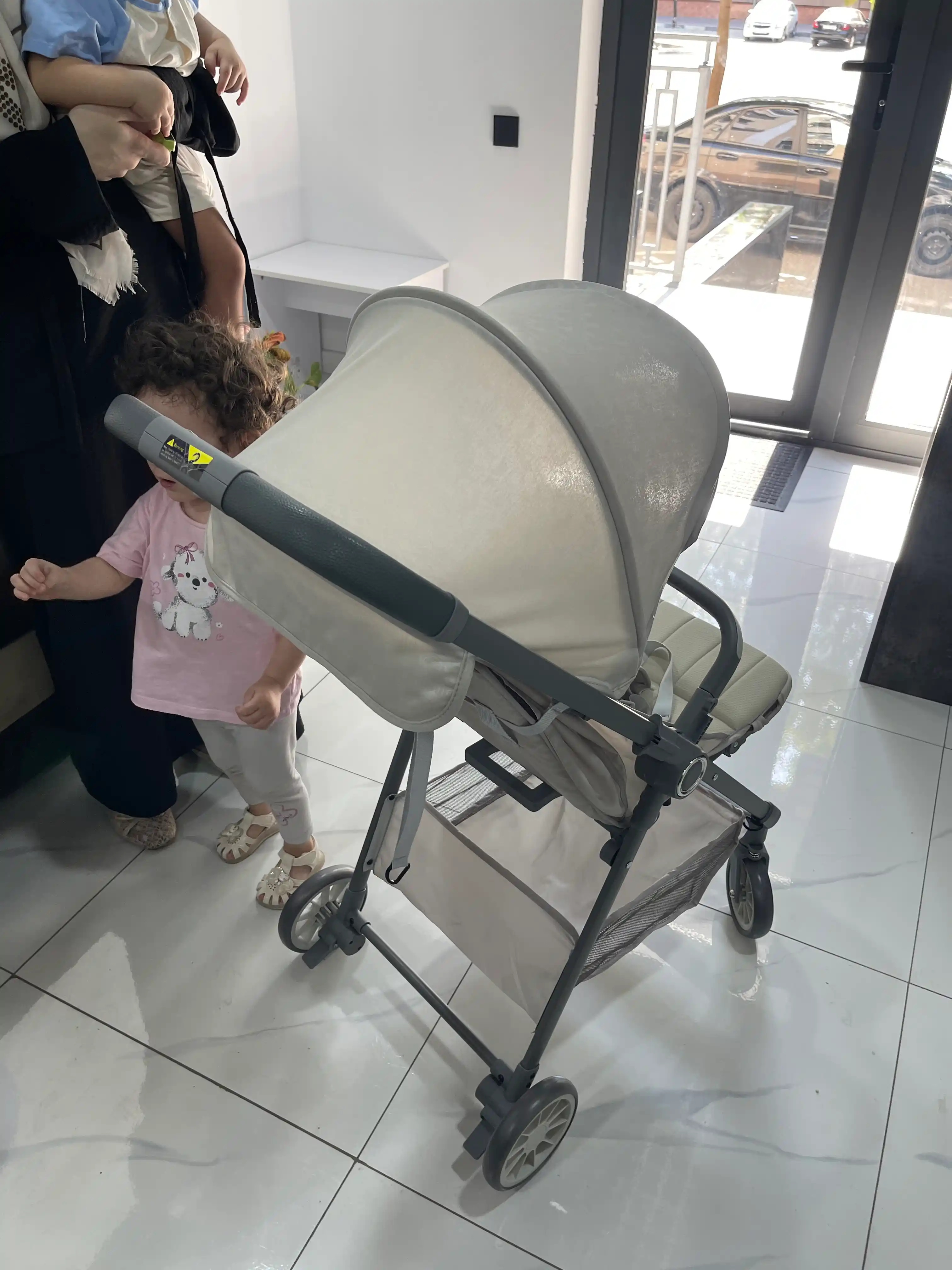 Sayr qilish arabachasi, yengil va yig'iluvchi, bolalar uchun