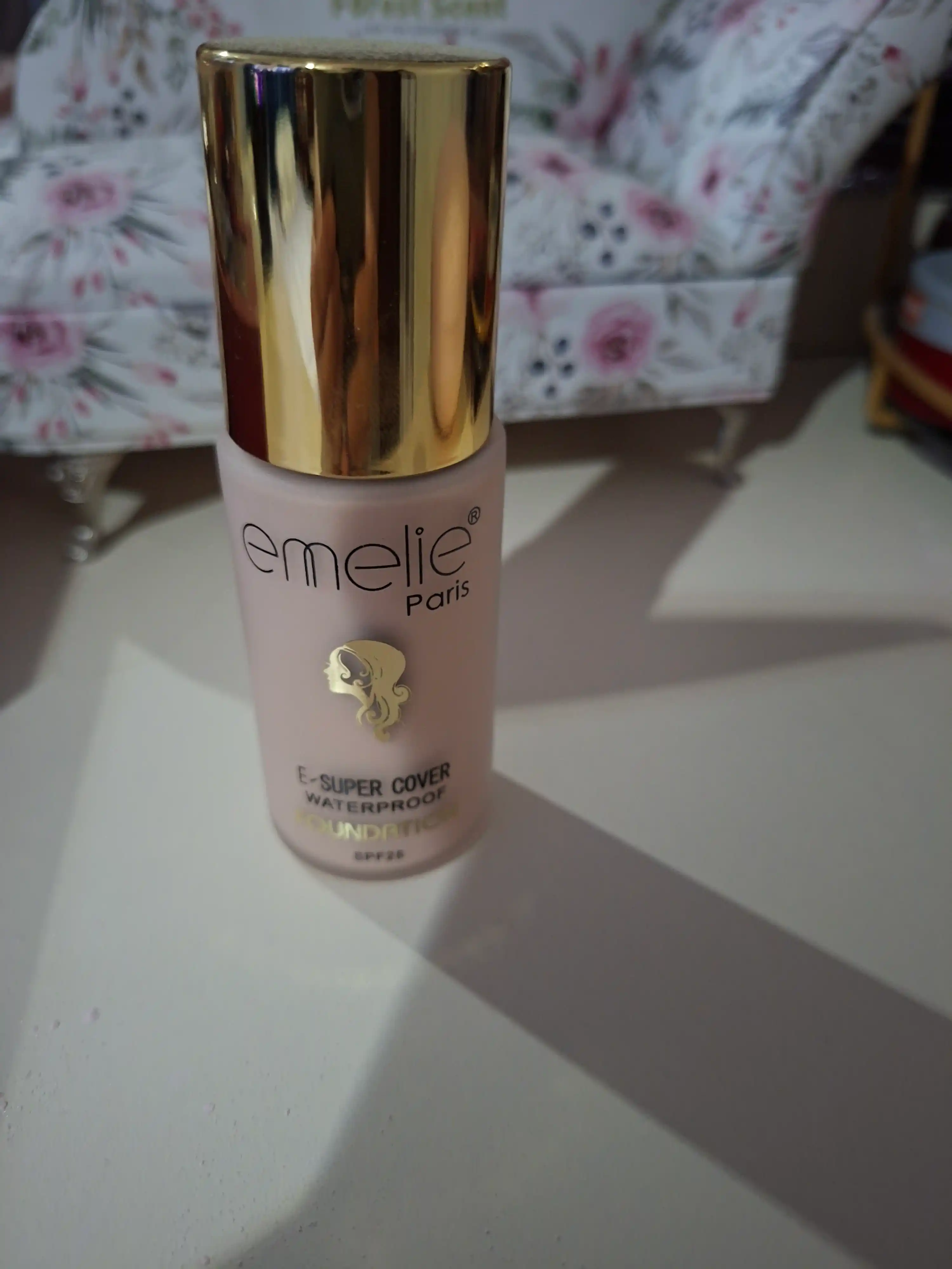 Tonal krem Emelie, SPF 25, namlovchi, mat ohang, 45 ml