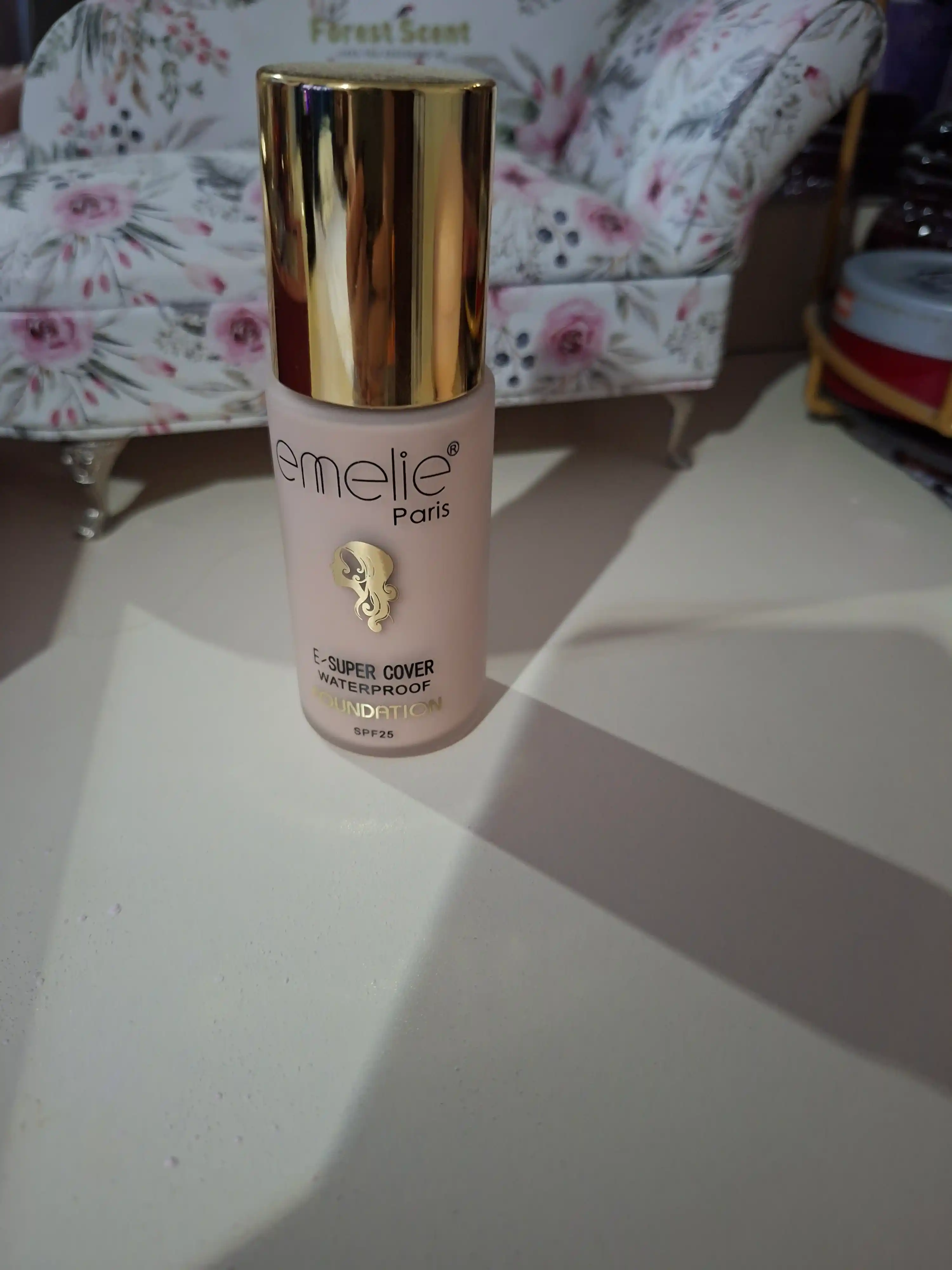 Tonal krem Emelie, SPF 25, namlovchi, mat ohang, 45 ml