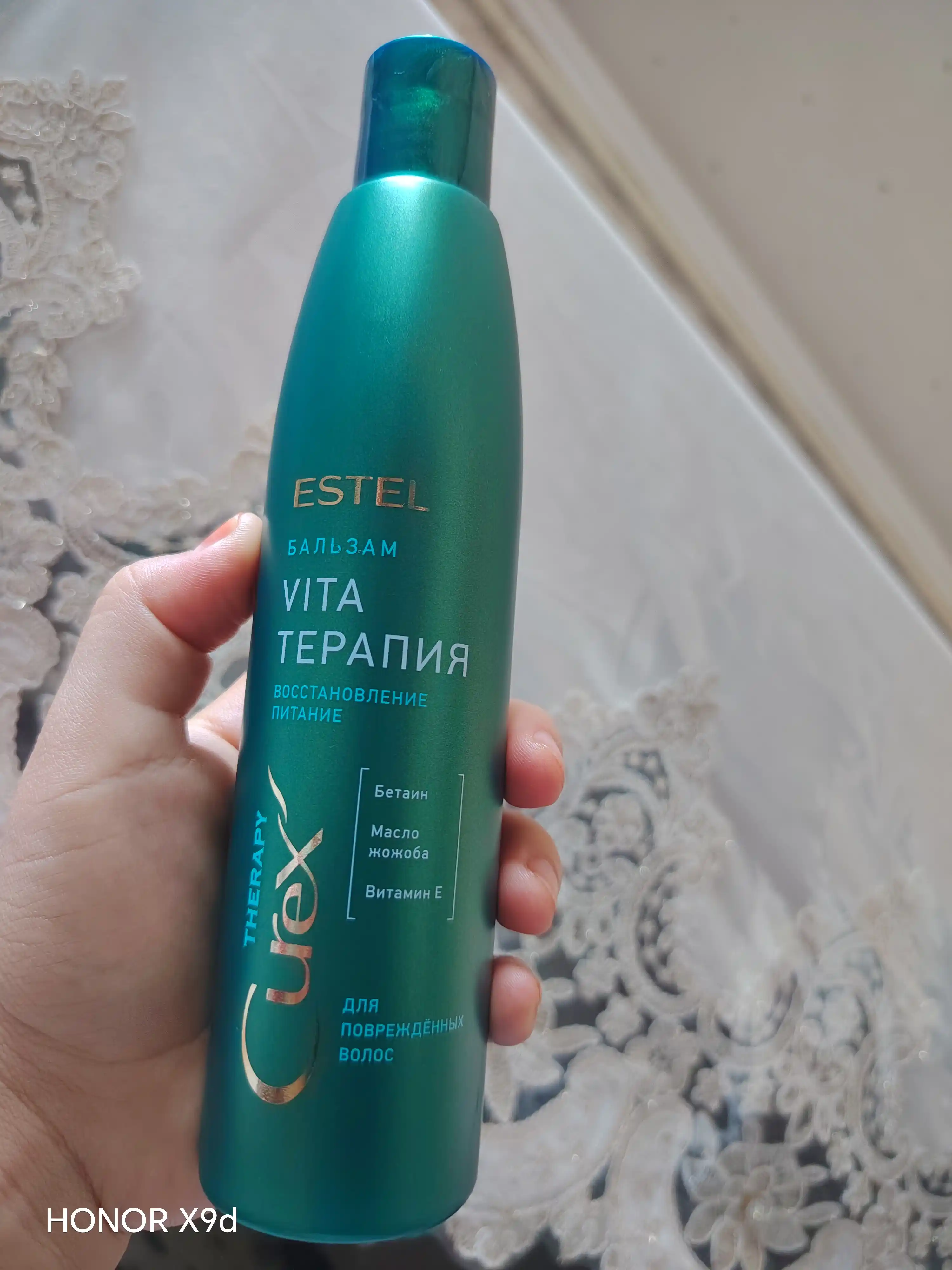 Shikastlangan sochlar uchun "Vita terapiyasi" balzami Estel Curex Therapy, 250 ml
