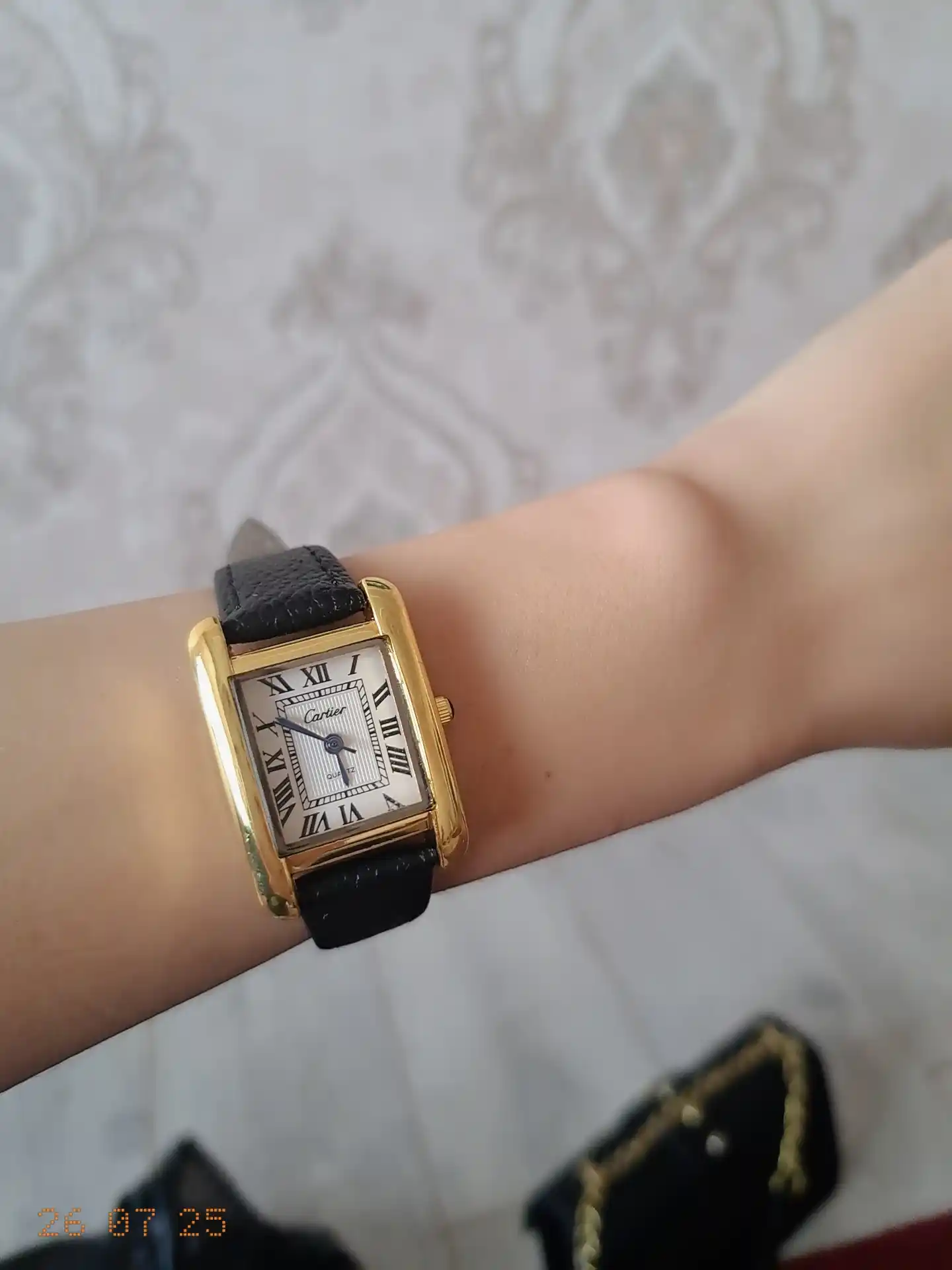 Cartier premium ayollar qo‘l soati quartz mexanizmli elegant charm remishok