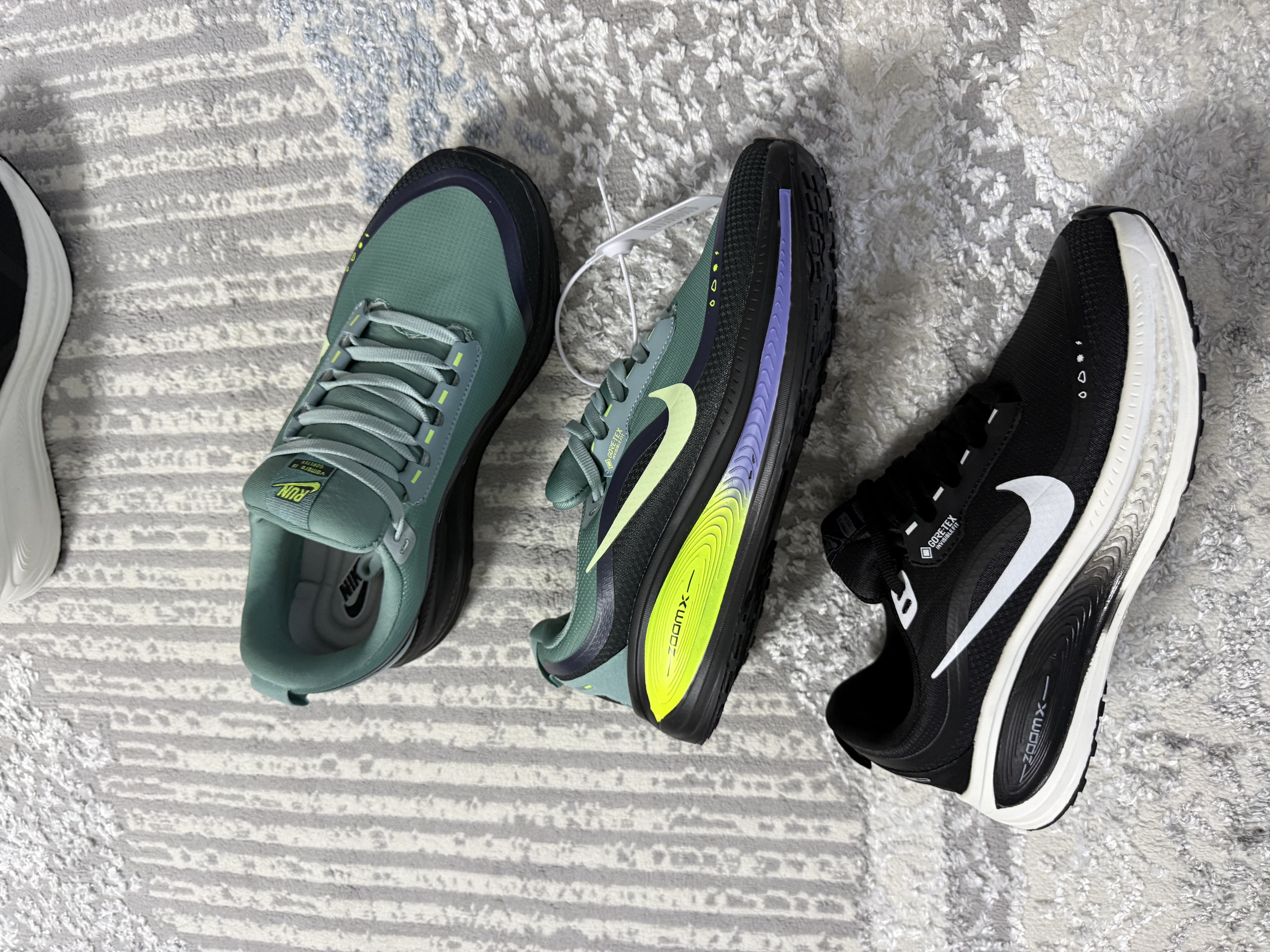Nike Air, Max, ZoomX krossovkalari, 1 o‘lcham kattaroq olish tavsiya etiladi